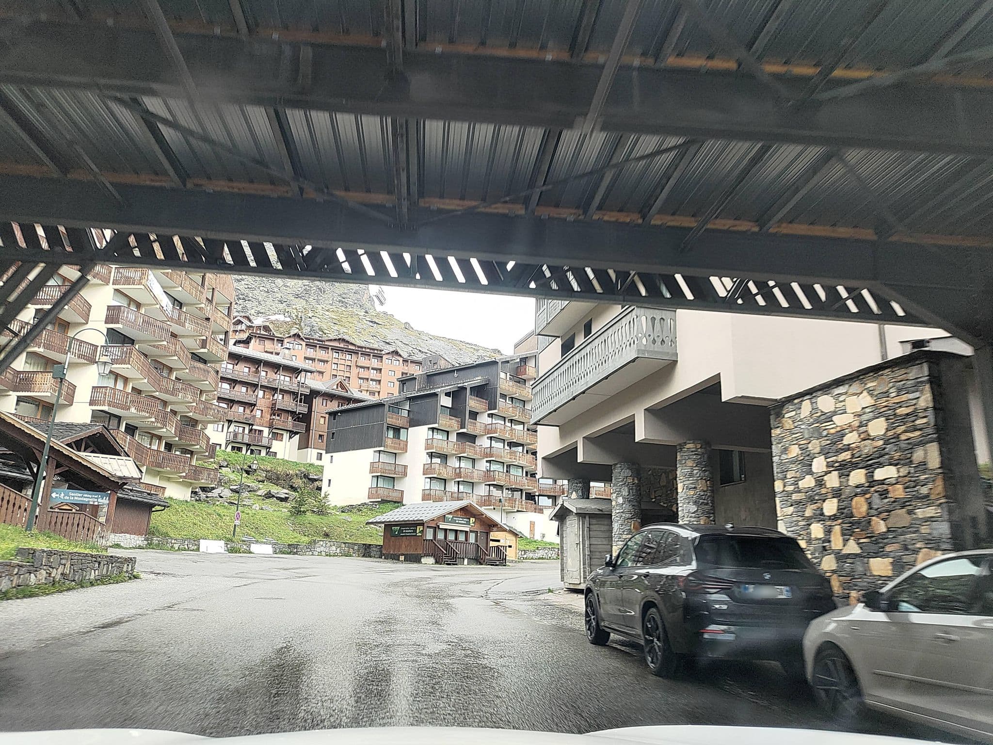 Street view near l'Eskival, Val Thorens