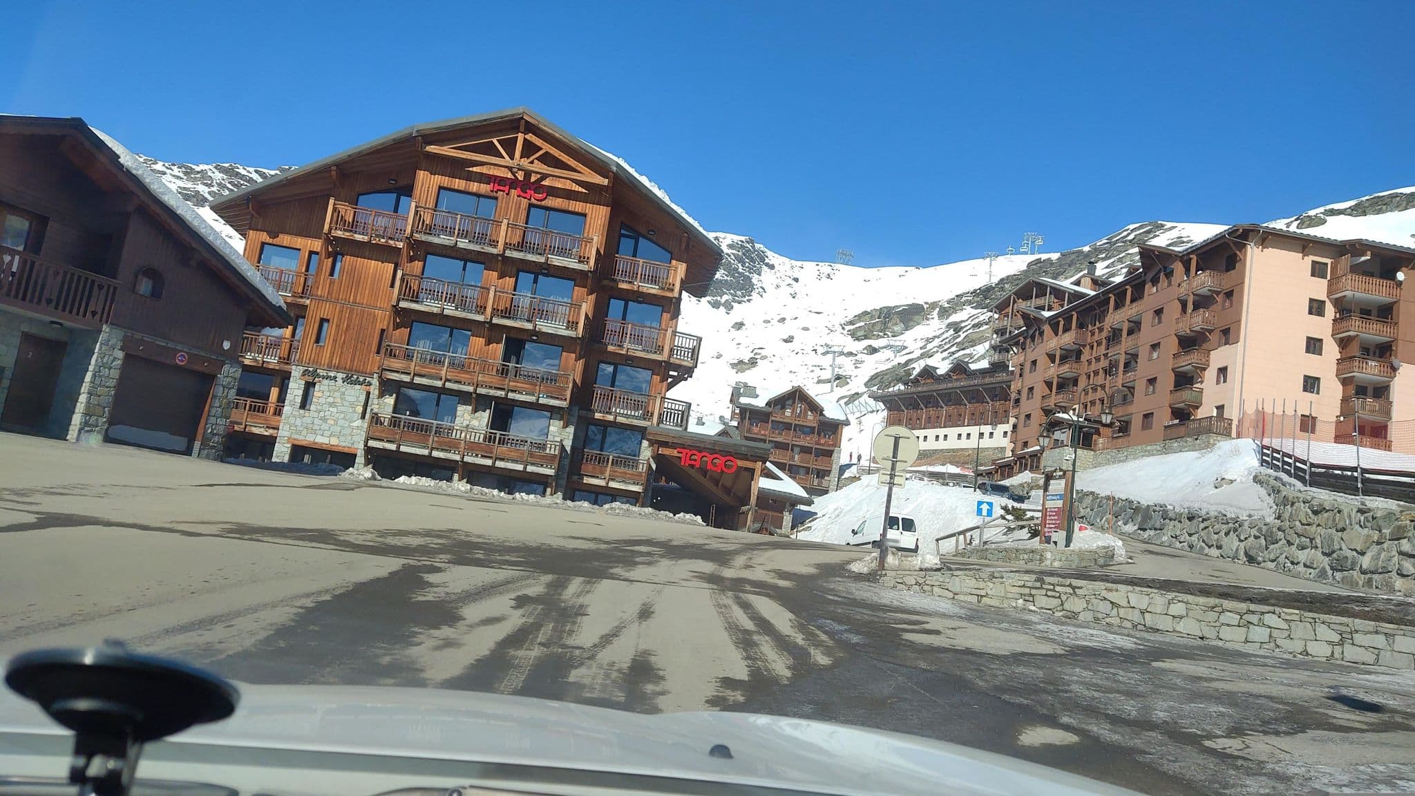 Street view near Chalet le Séquoïa, Val Thorens — © MatthieuF4FNE (CC BY-SA · Mapillary)