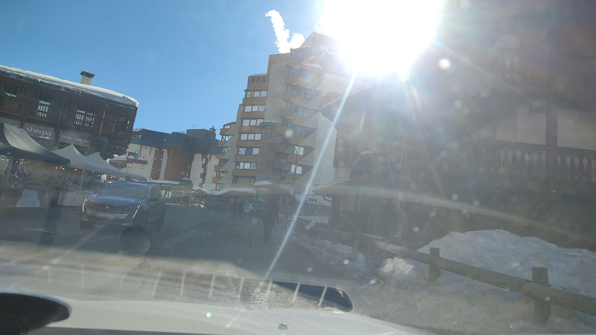 Street view near Le Lac Blanc, Val Thorens