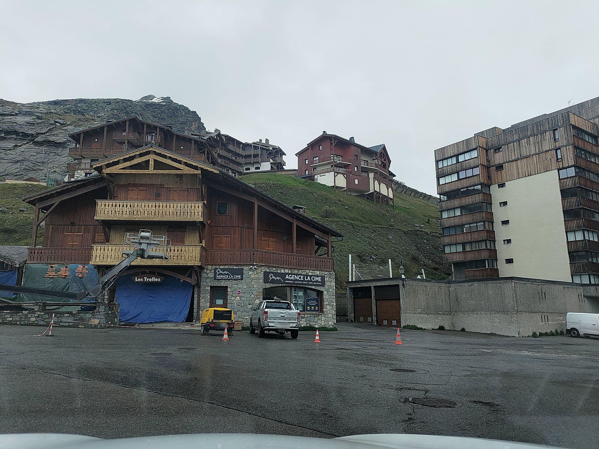 Street view near Le Dôme de Polset, Val Thorens