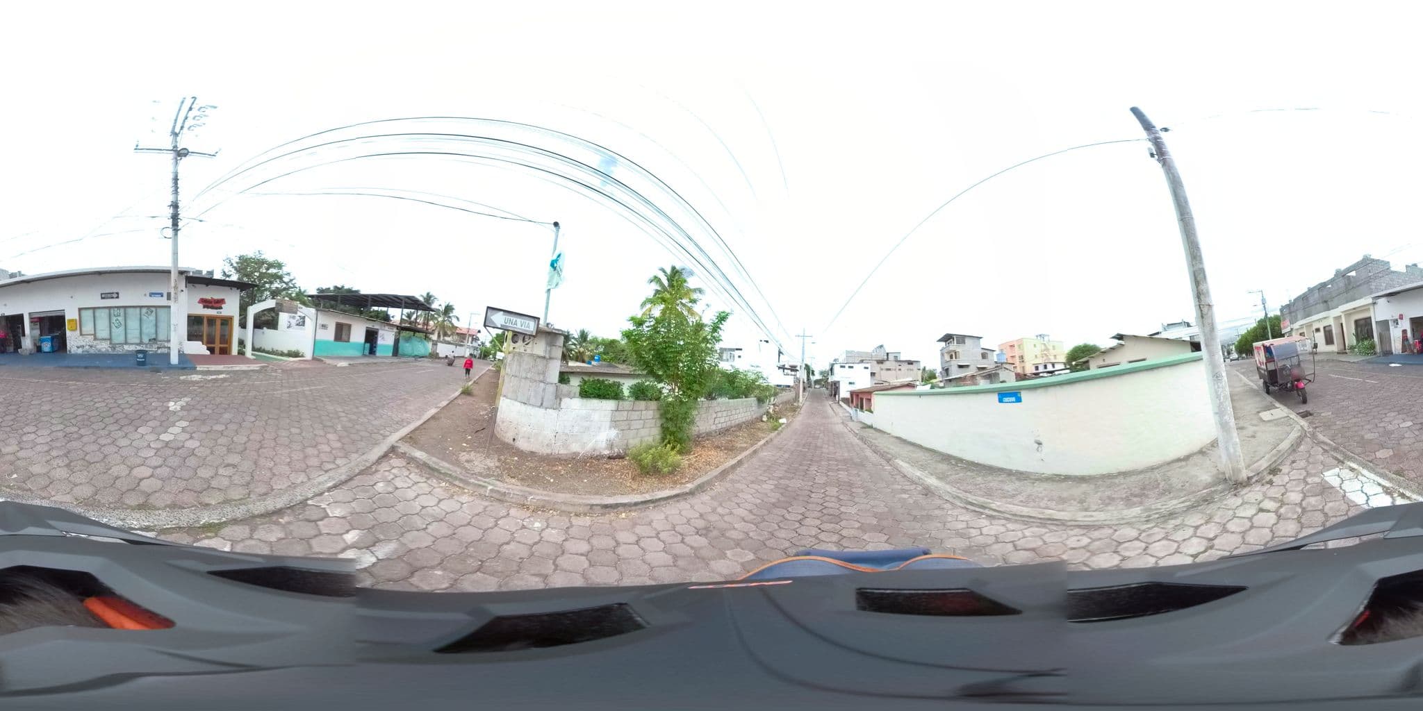 Street view near Red Mangrove's Diver's Lodge, Puerto Ayora — © sdanielzer (CC BY-SA · Mapillary)
