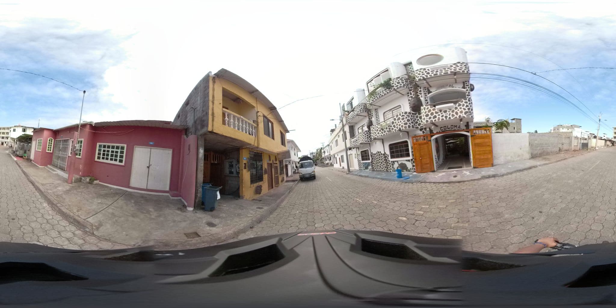 Street view near ocean view home, Puerto Ayora — © sdanielzer (CC BY-SA · Mapillary)