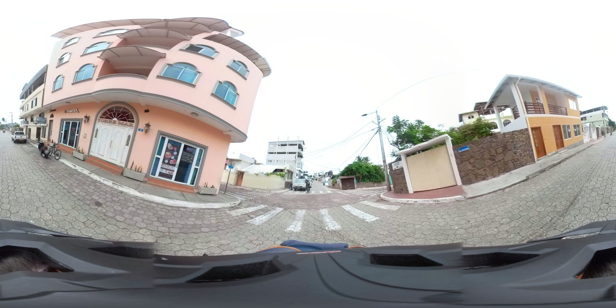 Street view near Planet House, Puerto Ayora — © sdanielzer (CC BY-SA · Mapillary)