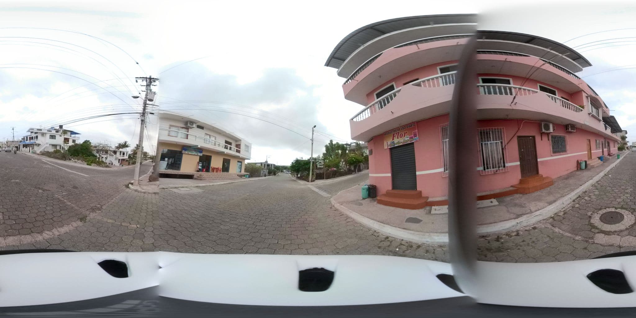 Street view near Dolphin house, Puerto Baquerizo Moreno — © lmbett (CC BY-SA · Mapillary)