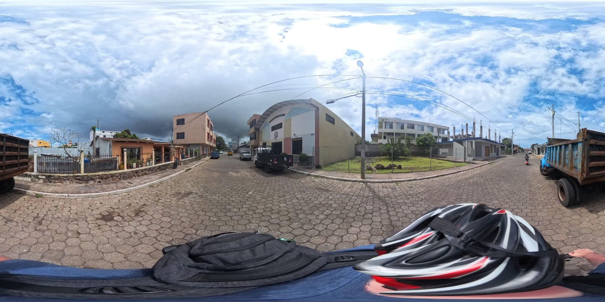 Street view near hostal los algarrobos, Puerto Baquerizo Moreno — © niallain (CC BY-SA · Mapillary)