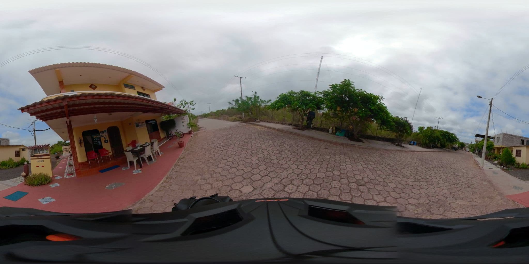 Street view near Hostal Romy, Puerto Baquerizo Moreno — © sdanielzer (CC BY-SA · Mapillary)