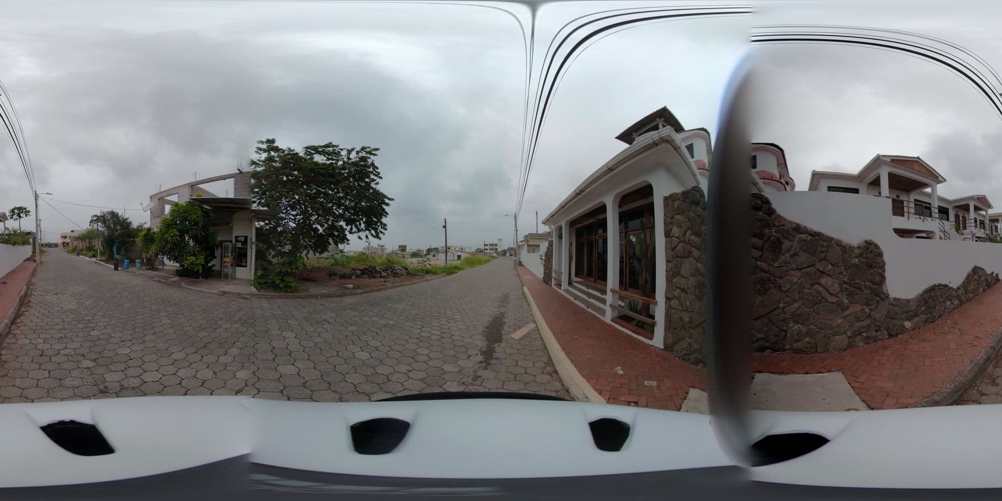 Street view near Hotel Arena Blanca, Puerto Baquerizo Moreno — © lmbett (CC BY-SA · Mapillary)
