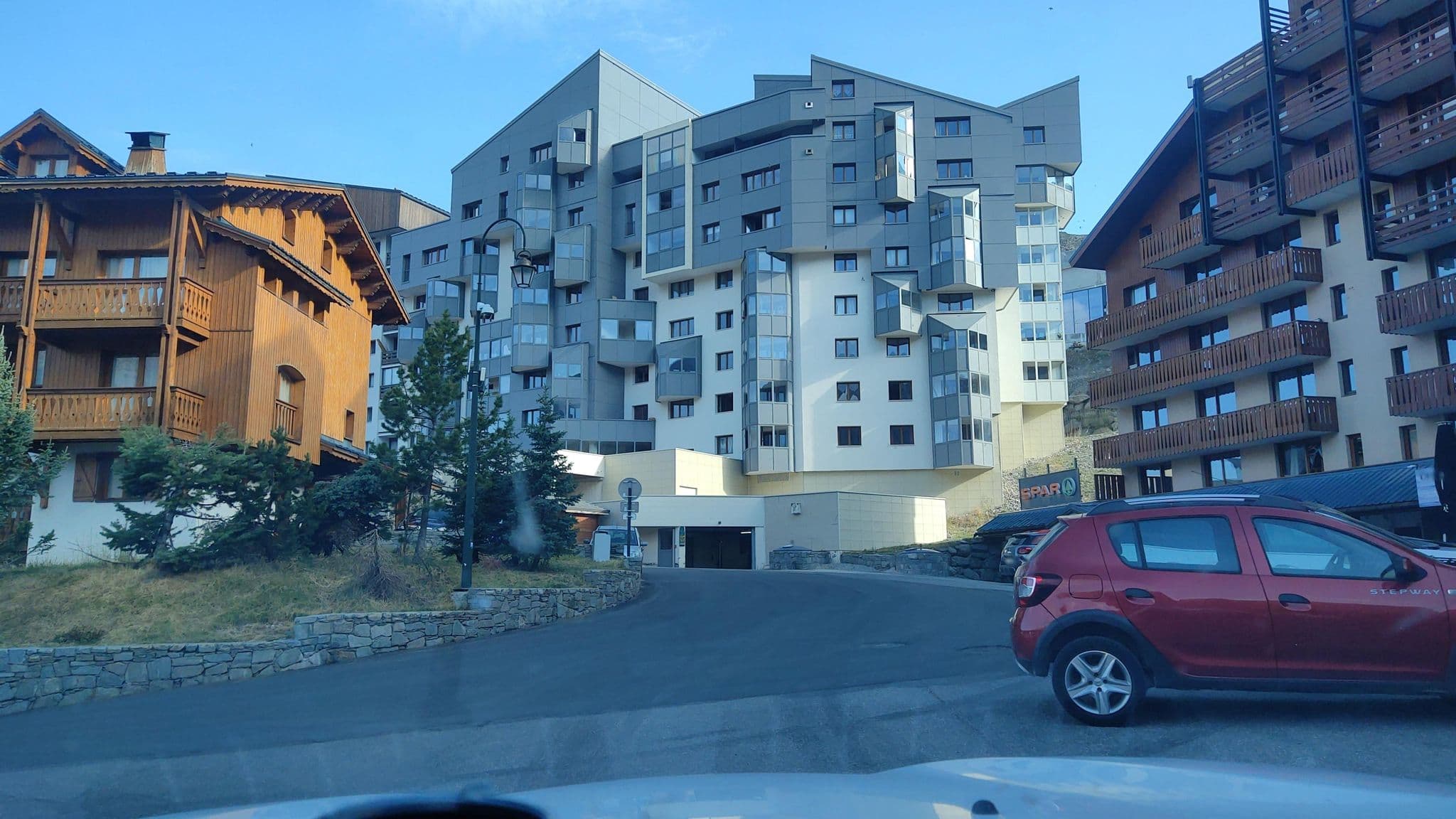 Street view near Le Chamois d'Or, Val Thorens