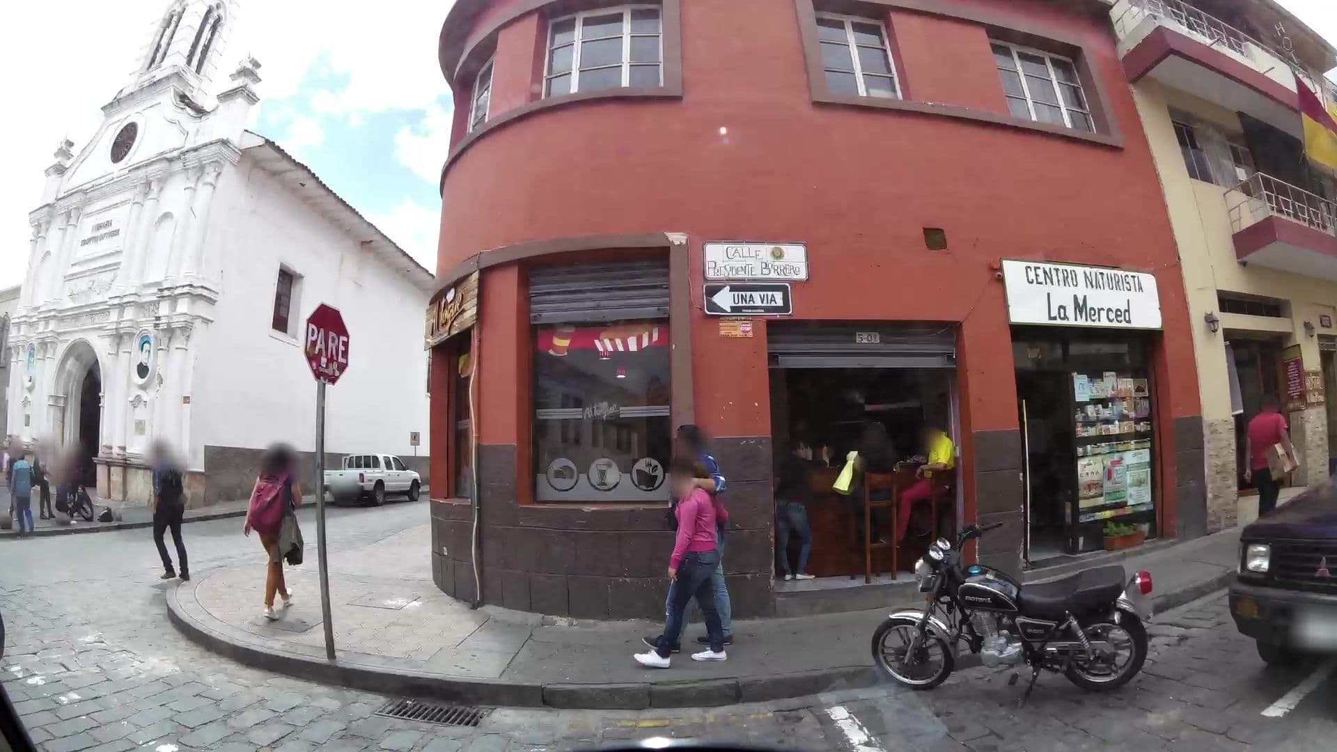 Street view near Hostal Villaflora, Cuenca — © kaartcam (CC BY-SA · Mapillary)
