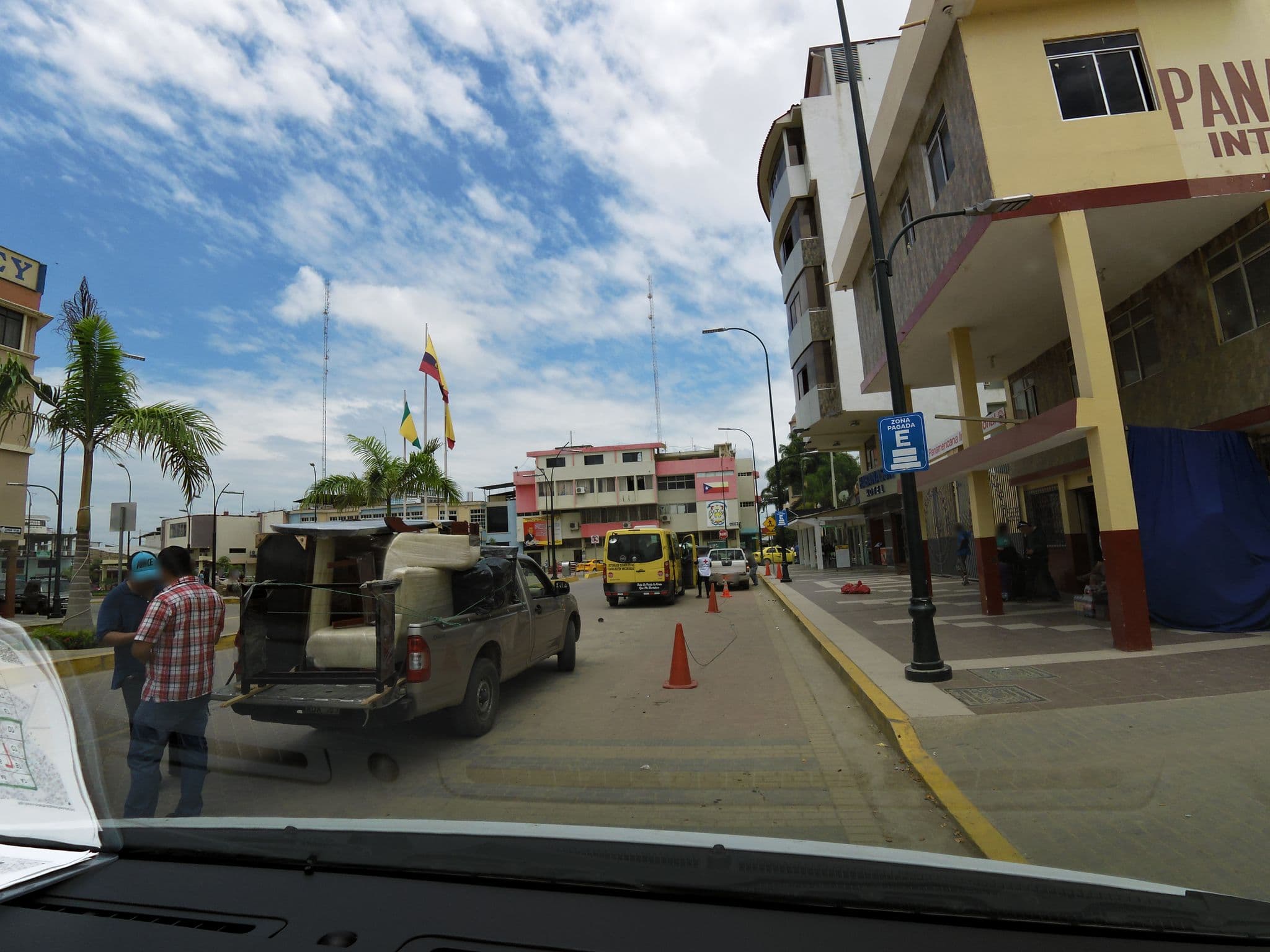 Street view near Hotel Sol del Sur, Huaquillas — © drishtie (CC BY-SA · Mapillary)