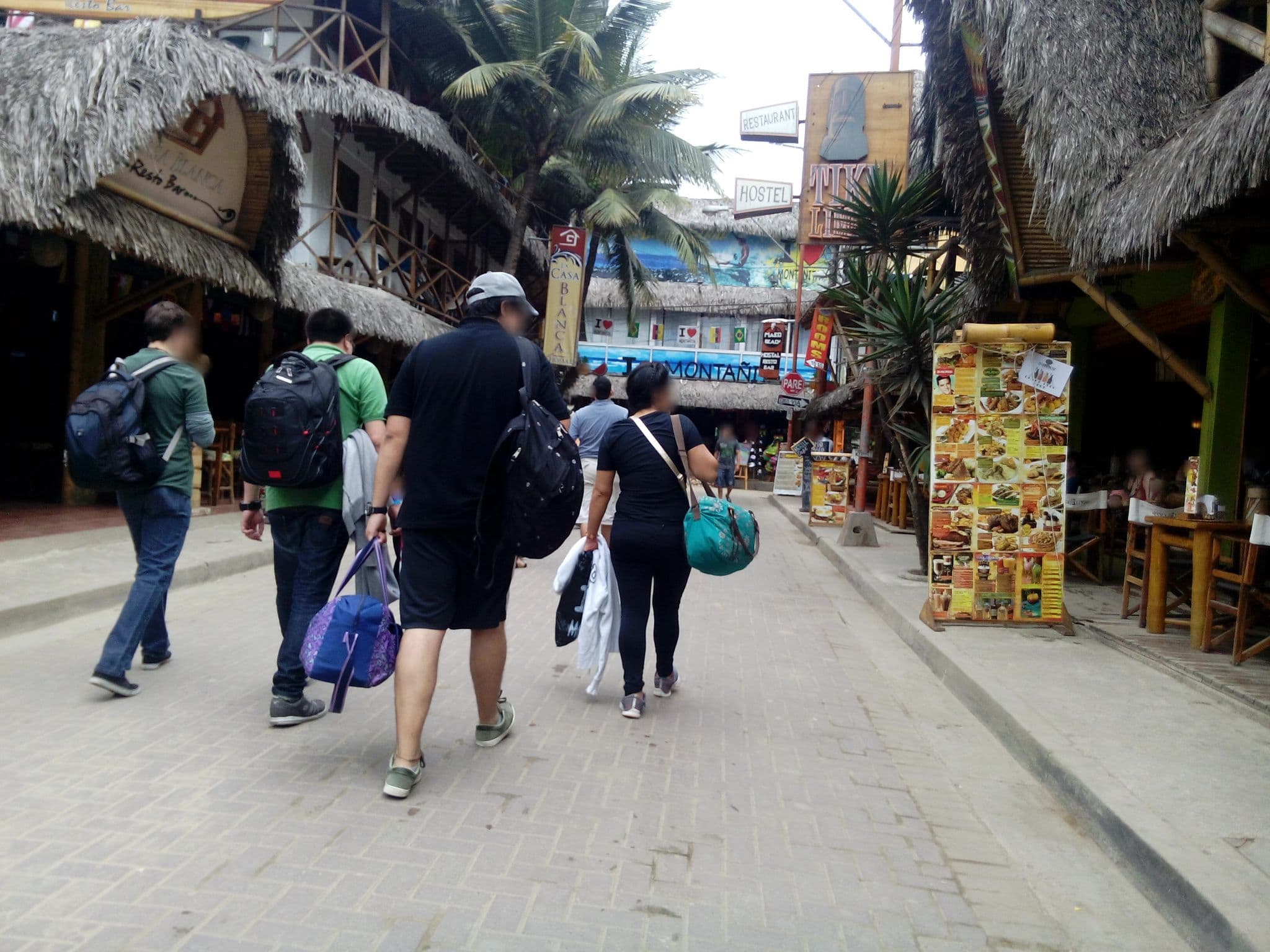 Street view near Hotel Montañita, Santa Elena — © johnarupire (CC BY-SA · Mapillary)