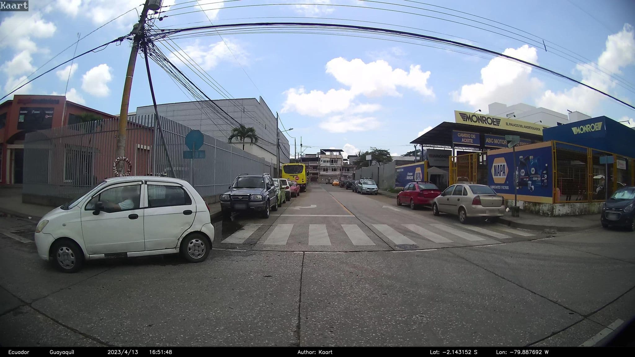Street view near Hotel Plaza Montecarlo, Guayaquil — © kaart_2 (CC BY-SA · Mapillary)