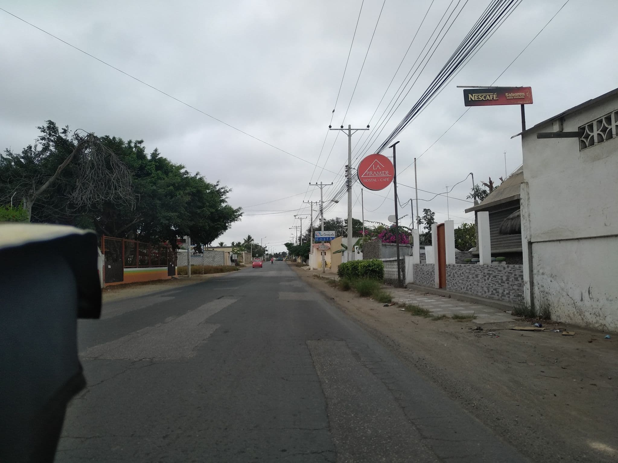 Street view near La Pirámide EC, Santa Elena — © nomadmapper (CC BY-SA · Mapillary)