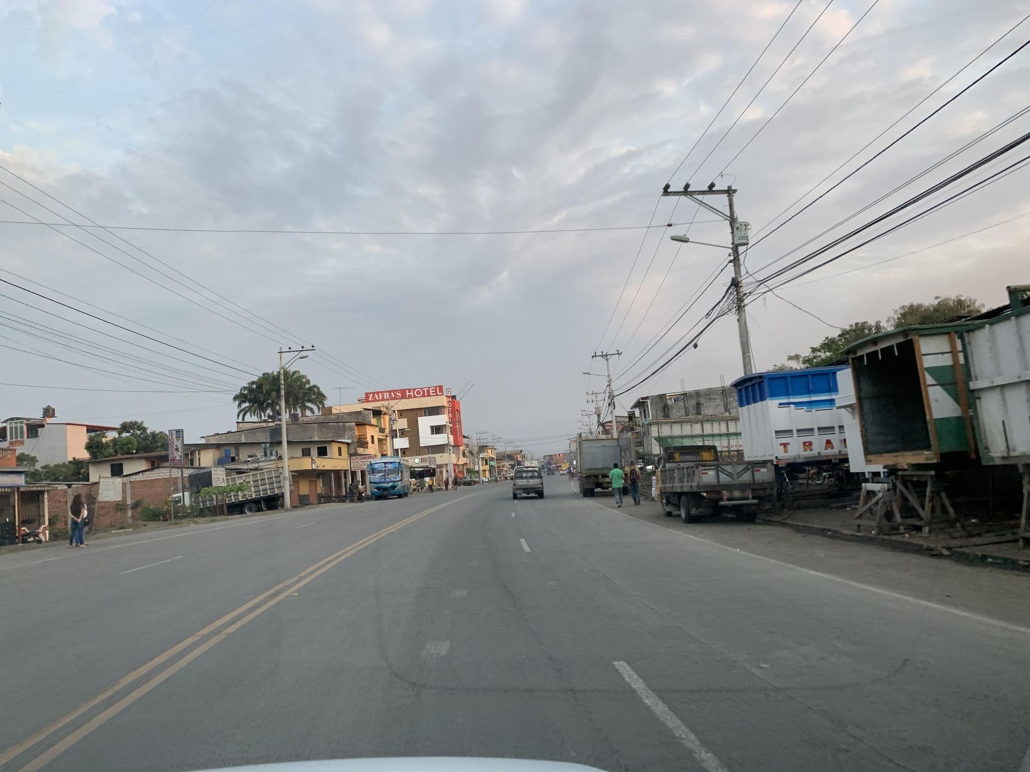 Street view near Hotel las Azucenas, La Troncal — © xl45 (CC BY-SA · Mapillary)