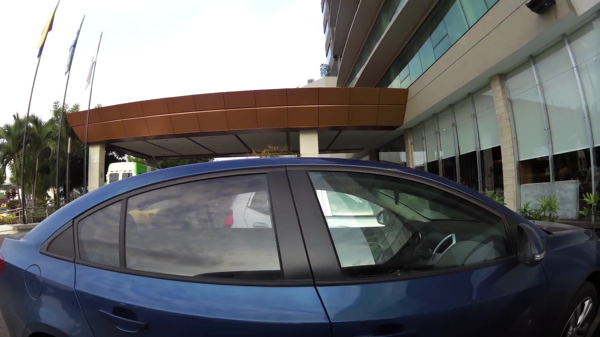 Street view near Holiday Inn, Eloy Alfaro — © kaartcam (CC BY-SA · Mapillary)