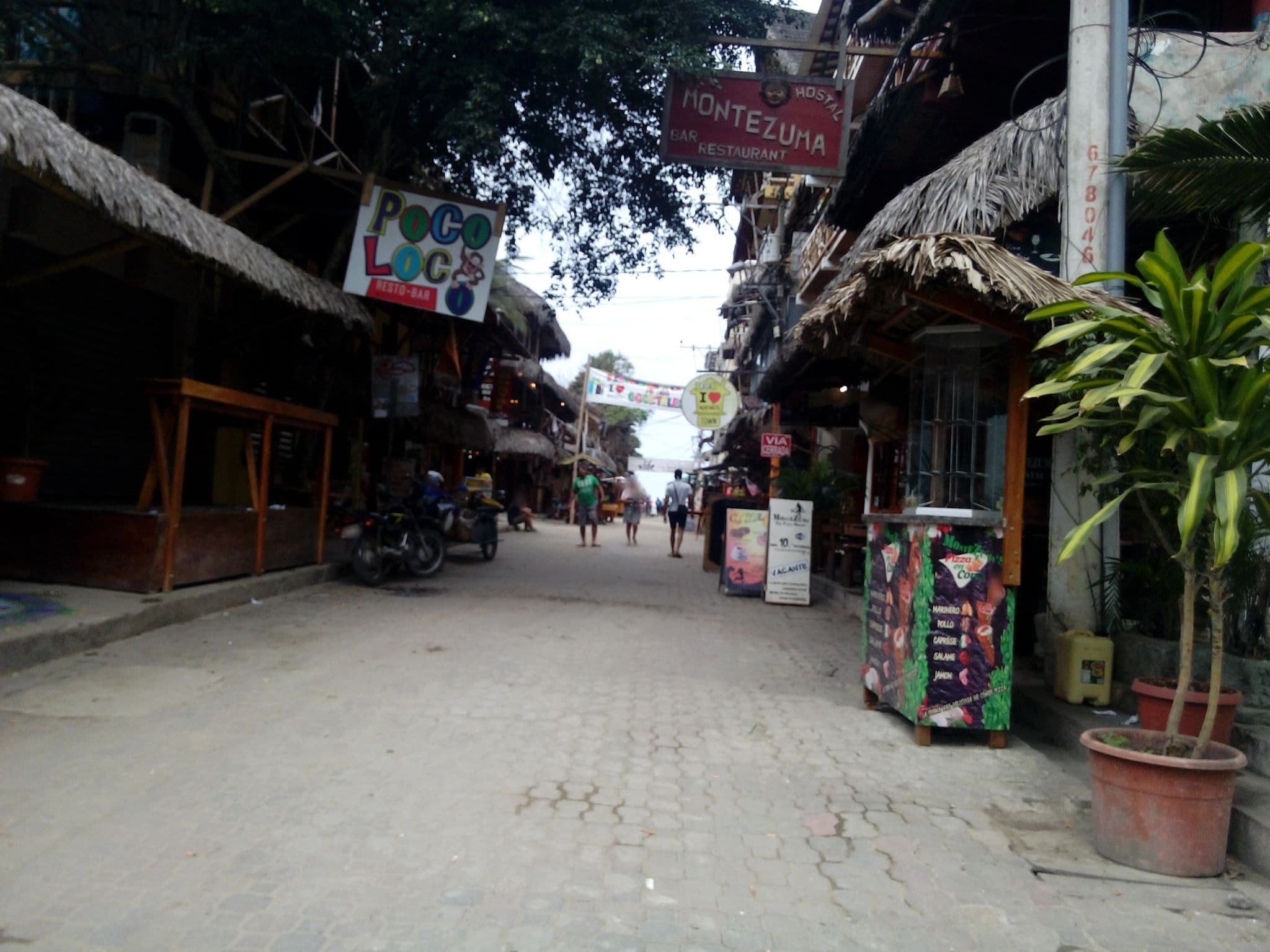 Street view near Hostal Montezuma, Santa Elena — © johnarupire (CC BY-SA · Mapillary)