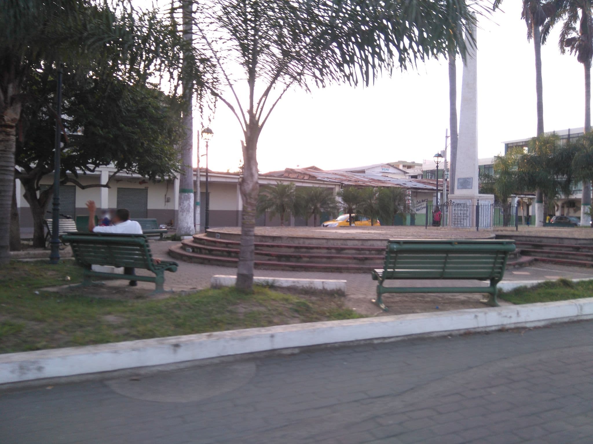 Street view near Bahia Bed And Breakfast, Bahía de Caráquez — © daniballari (CC BY-SA · Mapillary)