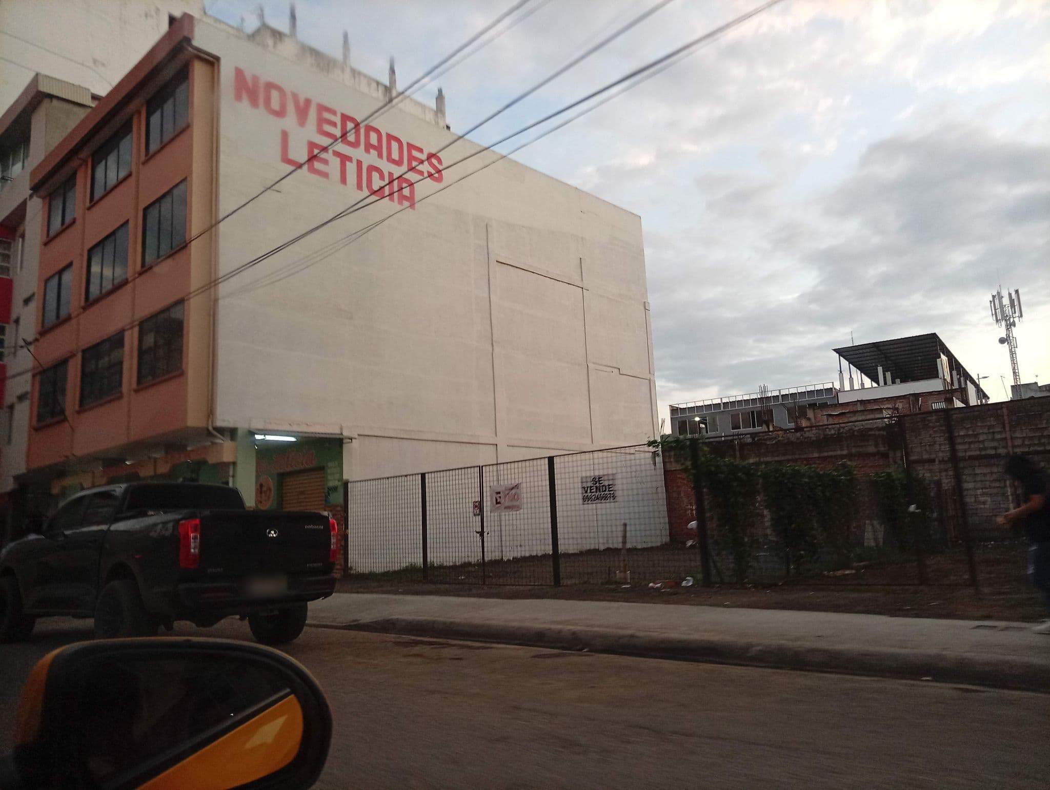 Street view near Hotel El Gato, Portoviejo — © AdnLeonardoMacasMagalln_2005 (CC BY-SA · Mapillary)