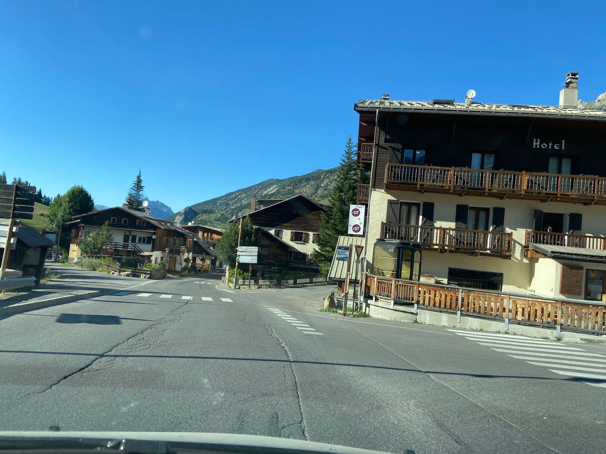 Street view near Le Monte Pente, Guillestre
