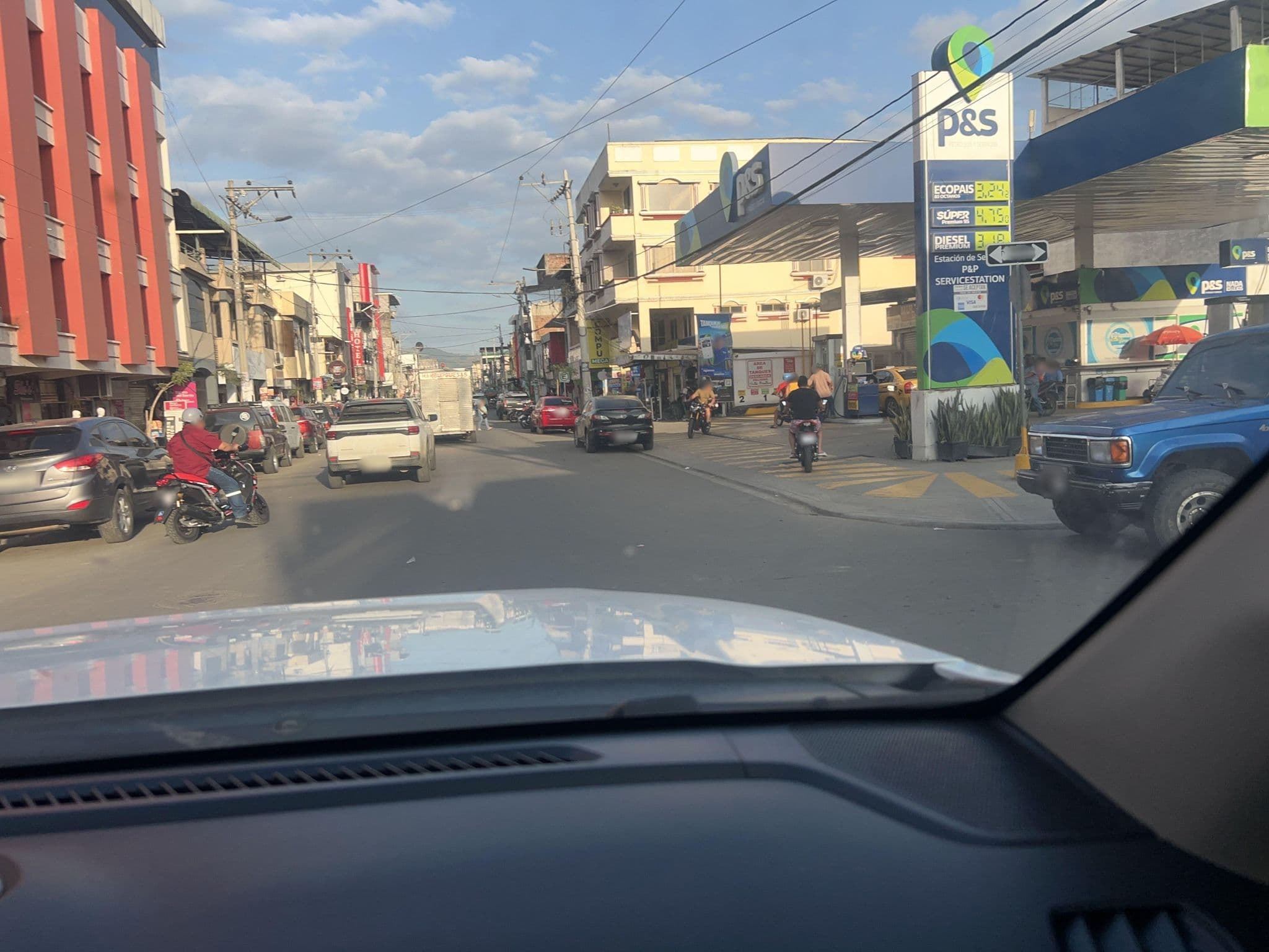 Street view near Hotel Atahualpa, Chone — © Ikntn (CC BY-SA · Mapillary)
