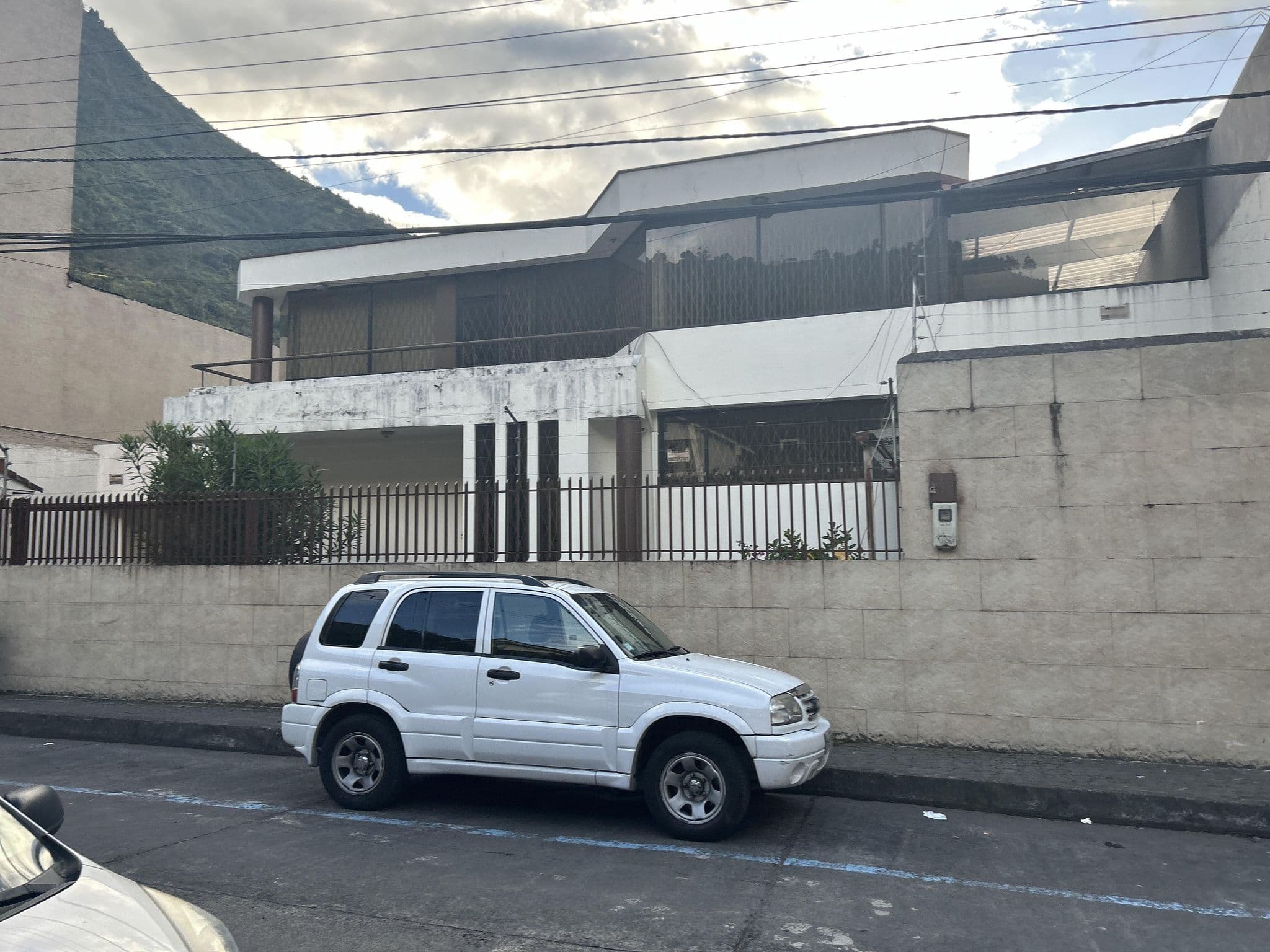 Street view near Hostal San Pedron, Baños — © Carito4321 (CC BY-SA · Mapillary)