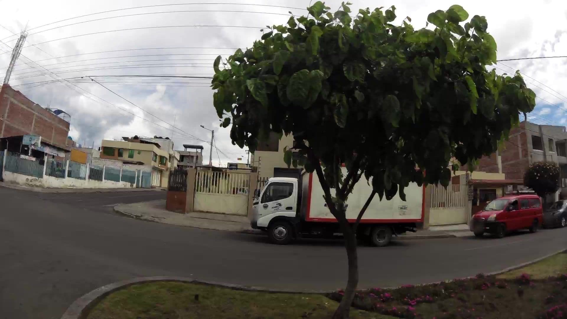Street view near Hotel Seny, Ambato — © kaartcam (CC BY-SA · Mapillary)