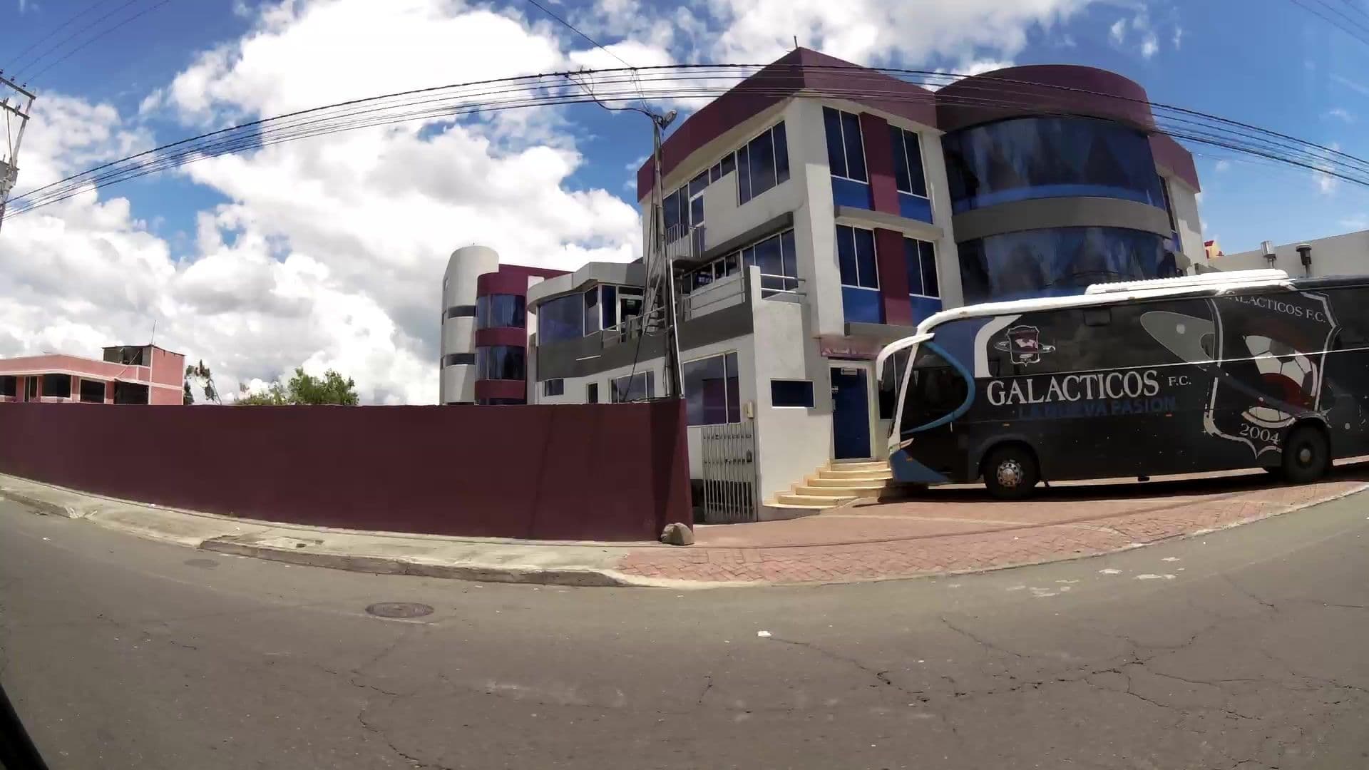 Street view near Hotel Versailles, Ambato — © kaartcam (CC BY-SA · Mapillary)