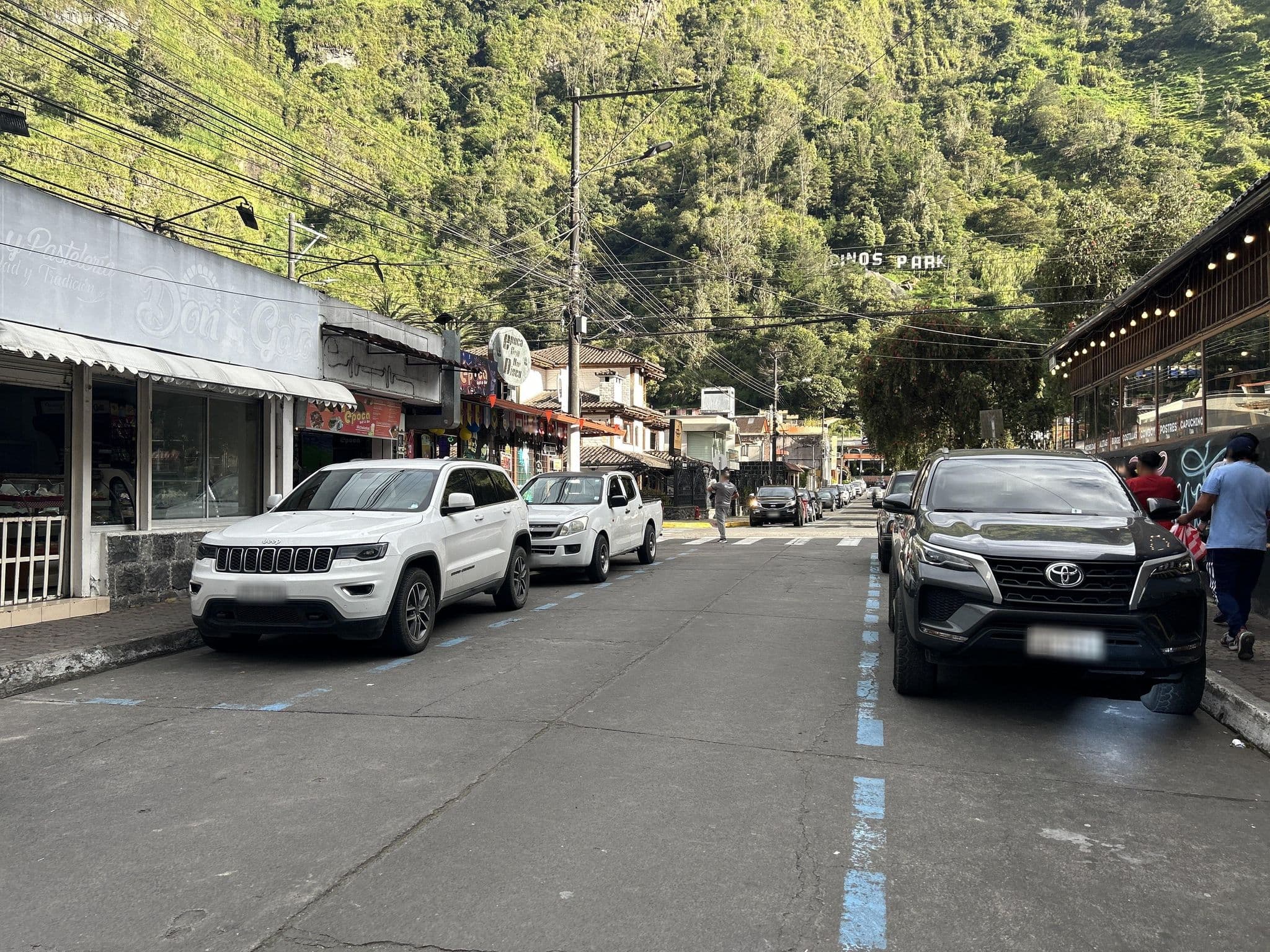 Street view near Club Ejecutivo Hotel, Baños — © Carito4321 (CC BY-SA · Mapillary)