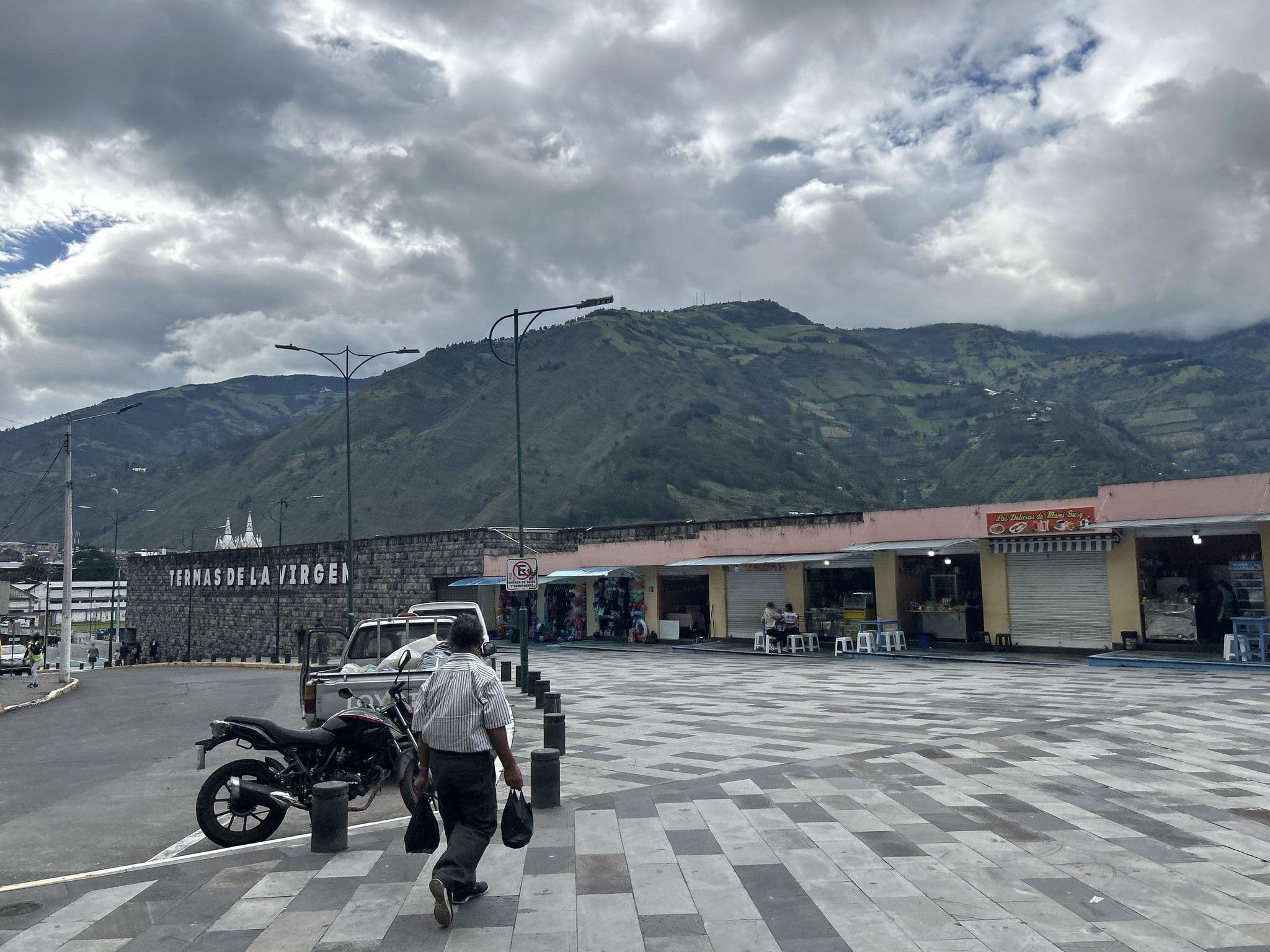 Street view near Hotel Ambateñito, Baños — © Carito4321 (CC BY-SA · Mapillary)