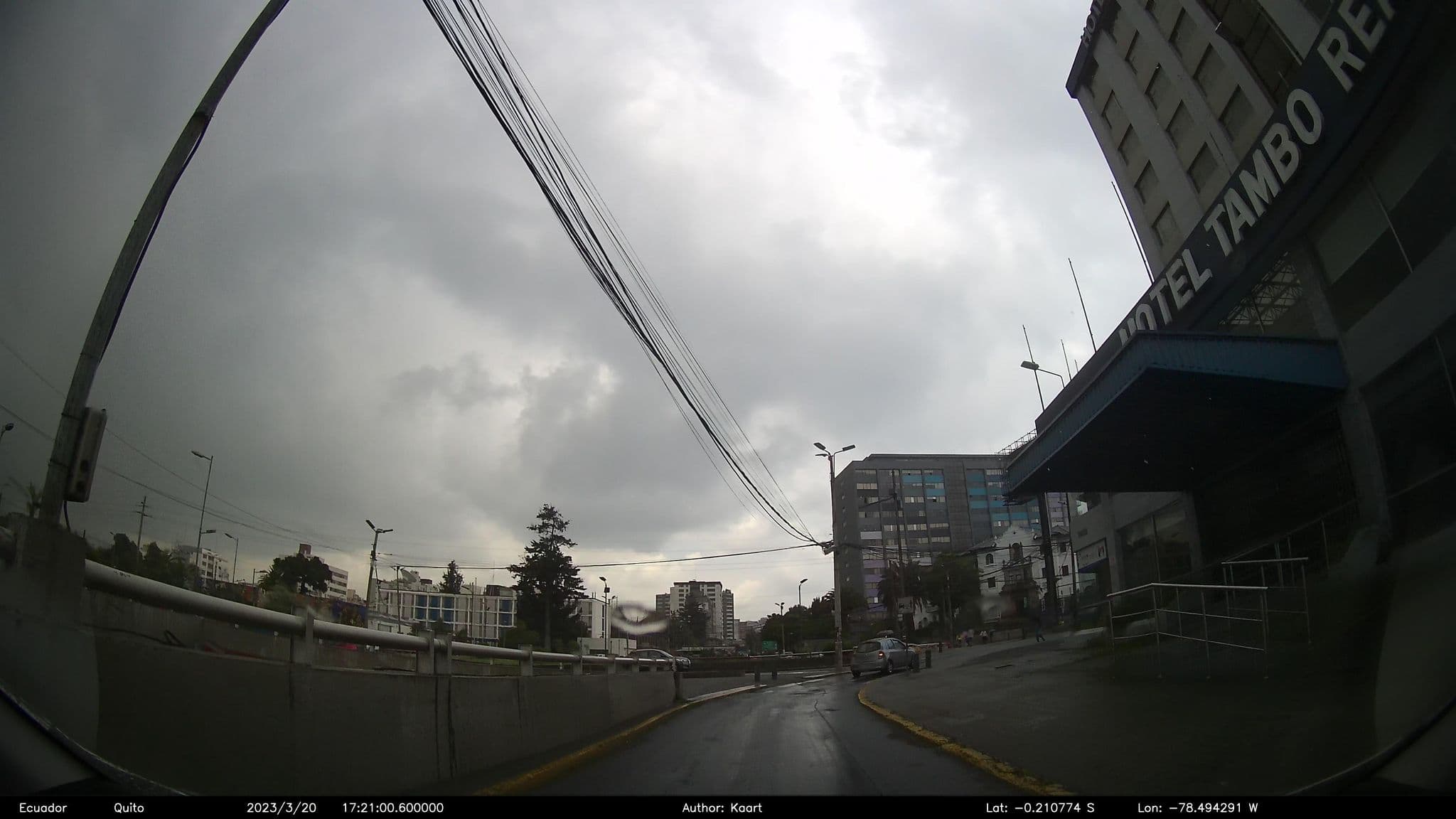Street view near Hotel Tambo Real, Quito — © kaart_2 (CC BY-SA · Mapillary)