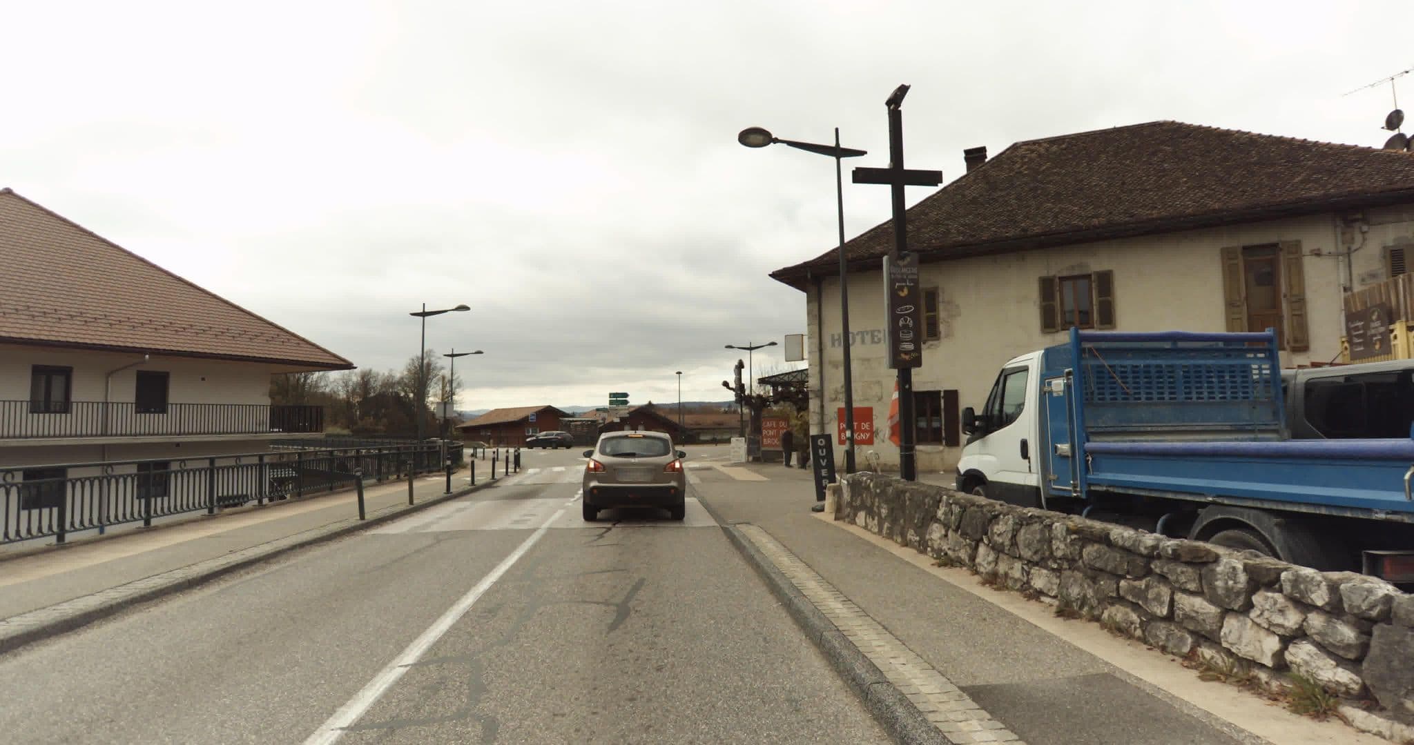 Street view near Café-Hotel du pont de Brogny, Pringy — © sogefi (CC BY-SA · Mapillary)