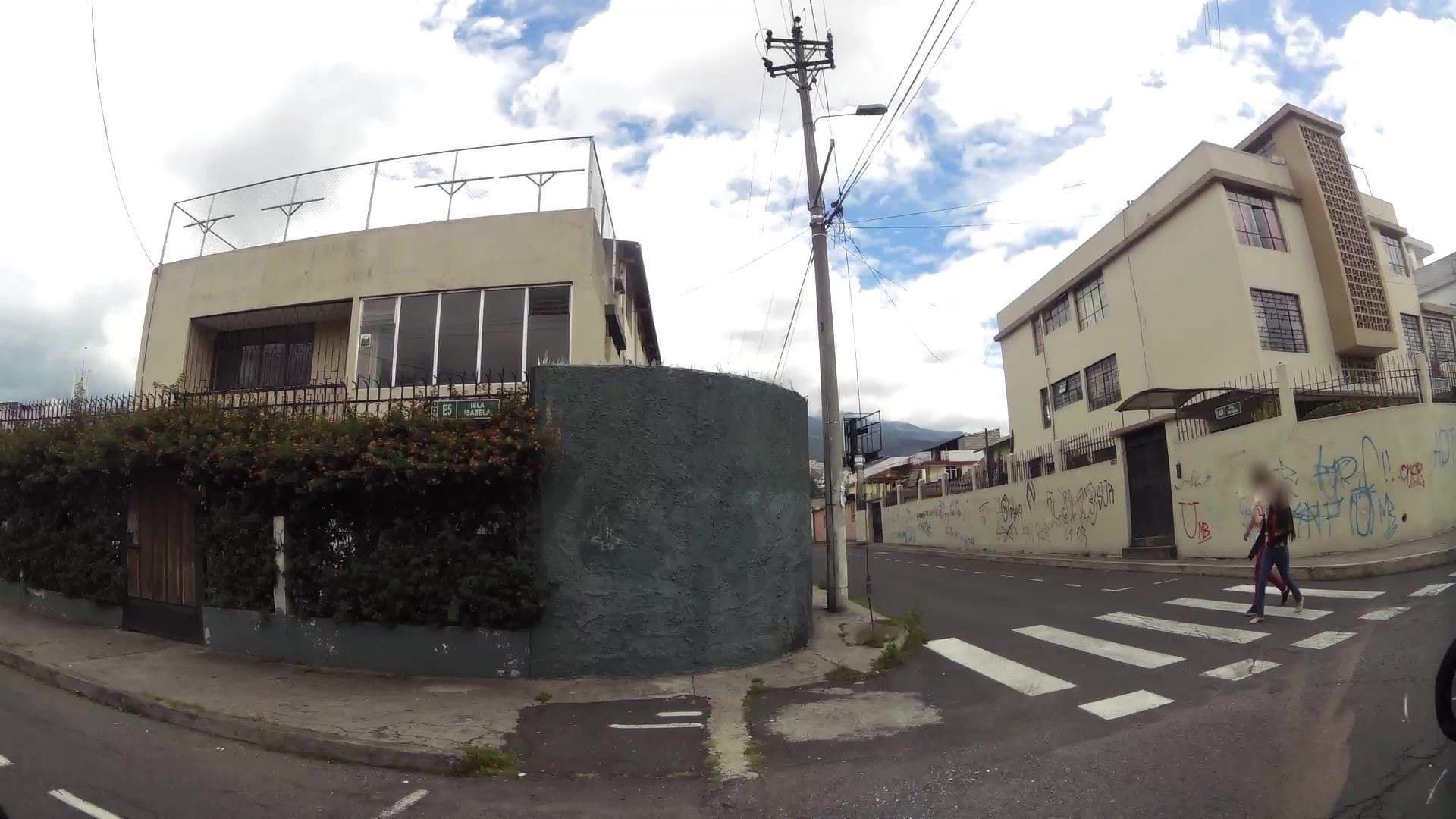 Street view near Hostal-Suites Pino Verde, Quito — © kaartcam (CC BY-SA · Mapillary)