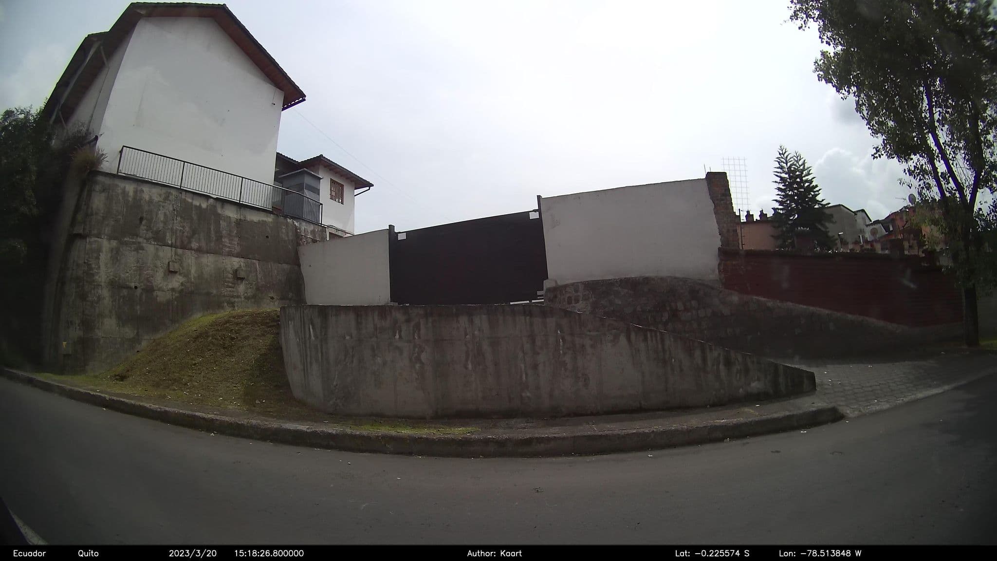 Street view near Hotel Interamericano, Quito — © kaart_2 (CC BY-SA · Mapillary)