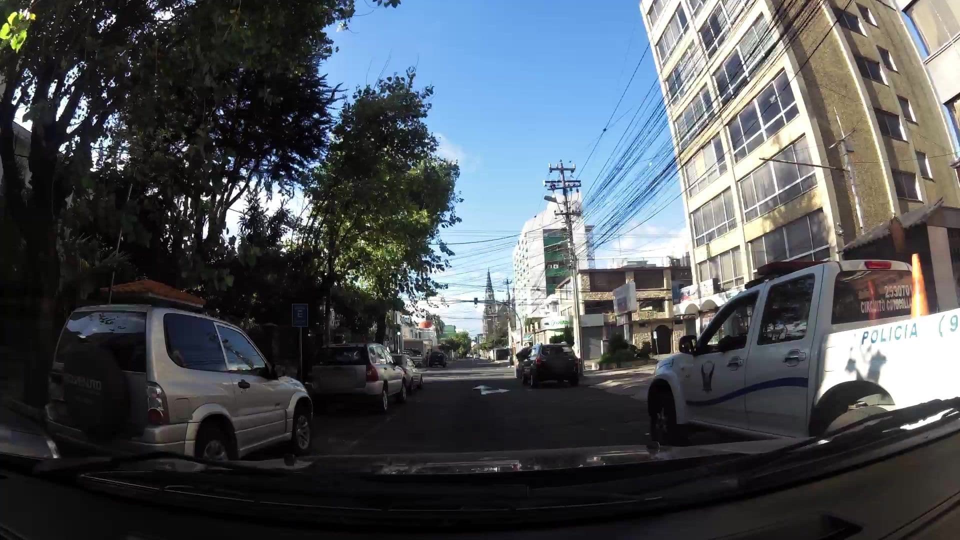 Street view near Filatelia Apart Hotel, Quito — © kaartcam (CC BY-SA · Mapillary)