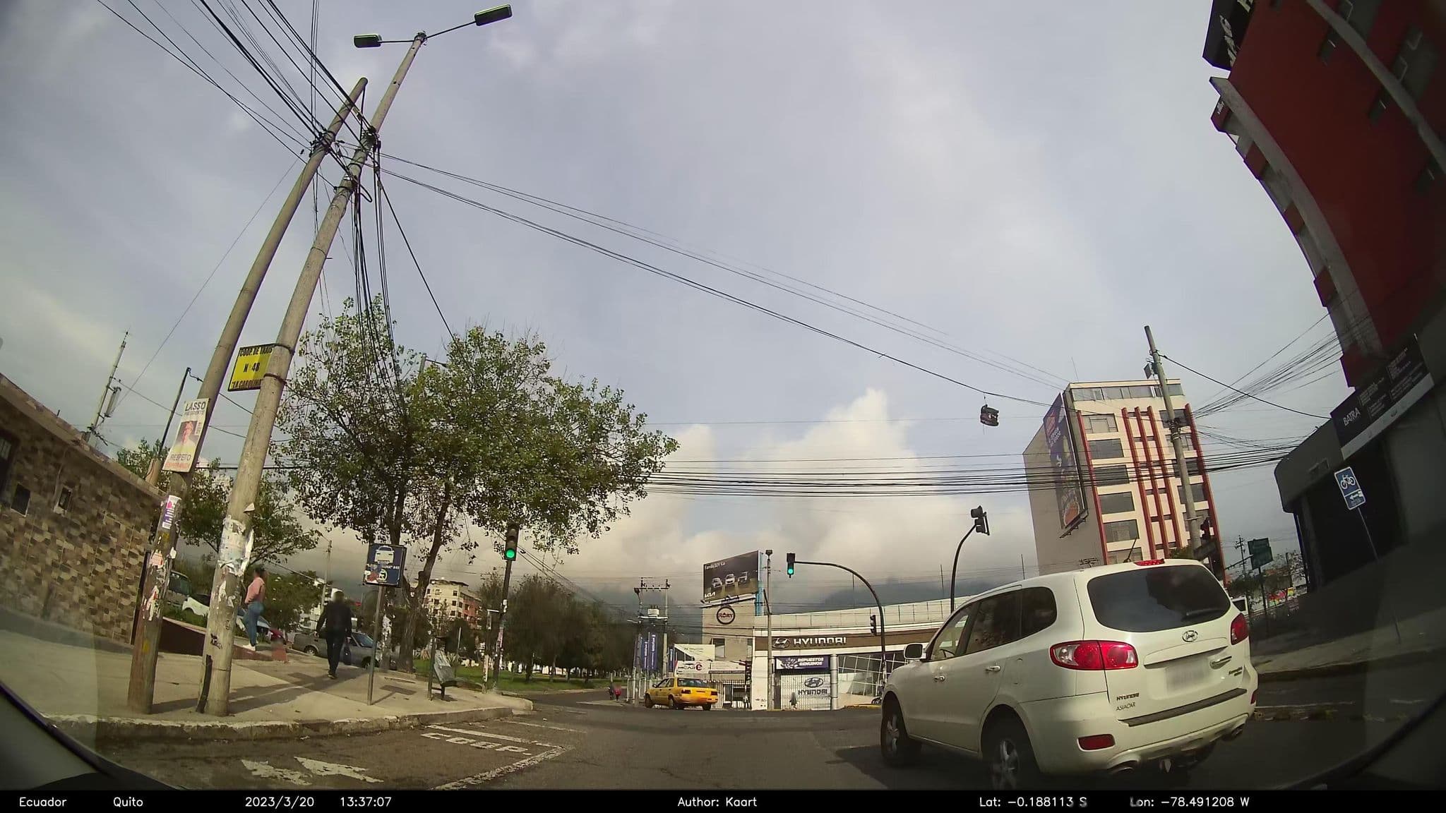 Street view near Hotel Zumac, Quito — © kaart_2 (CC BY-SA · Mapillary)