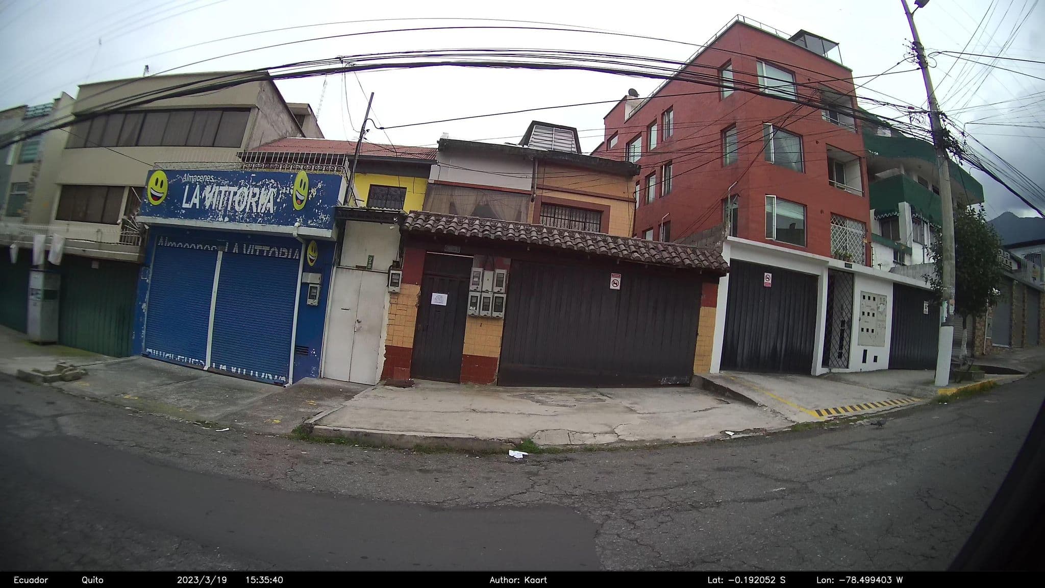 Street view near Hotel Dinastía, Quito — © kaart_2 (CC BY-SA · Mapillary)