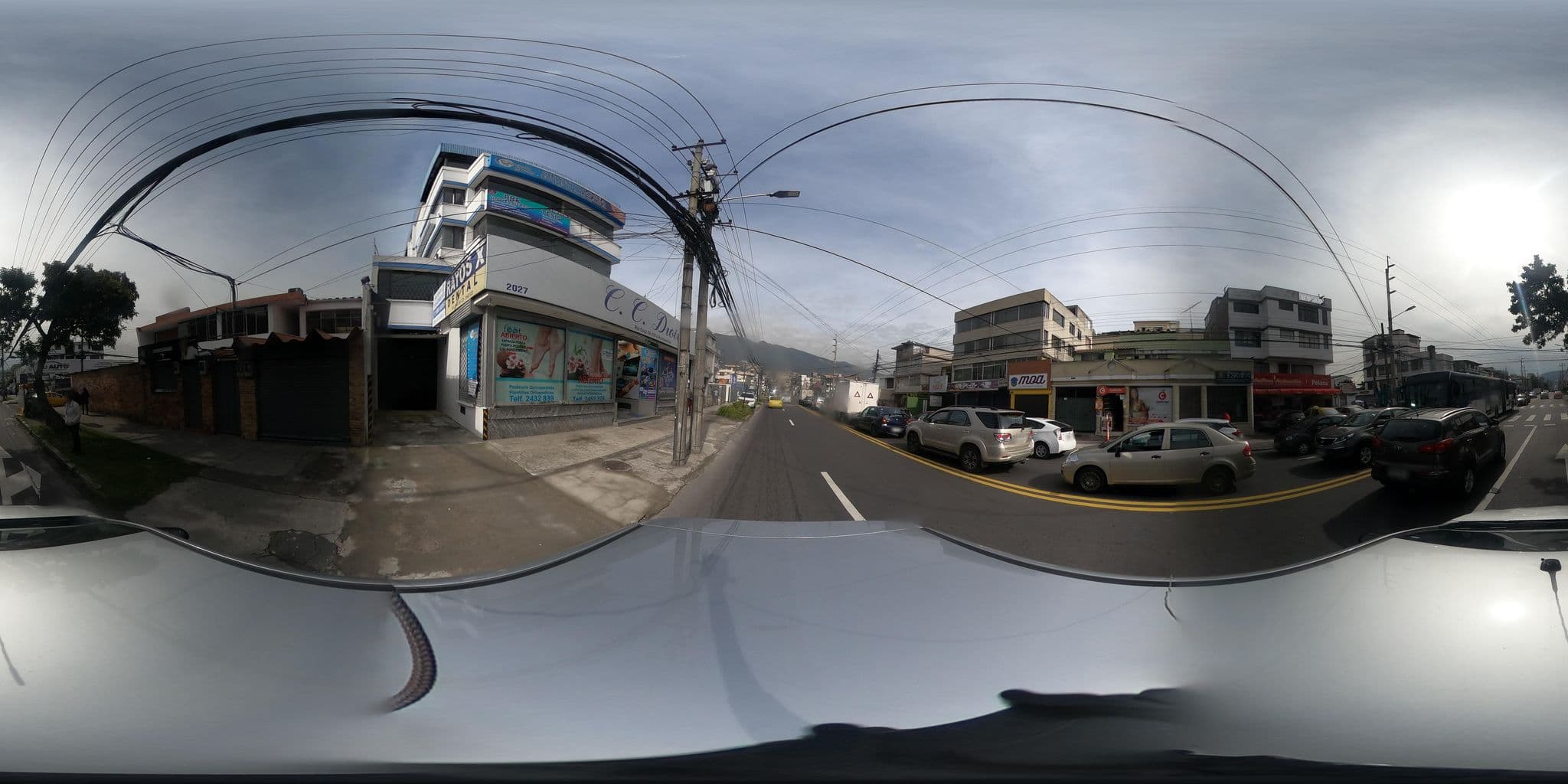 Street view near Hotel Tourblanche, Quito — © kaart_2 (CC BY-SA · Mapillary)