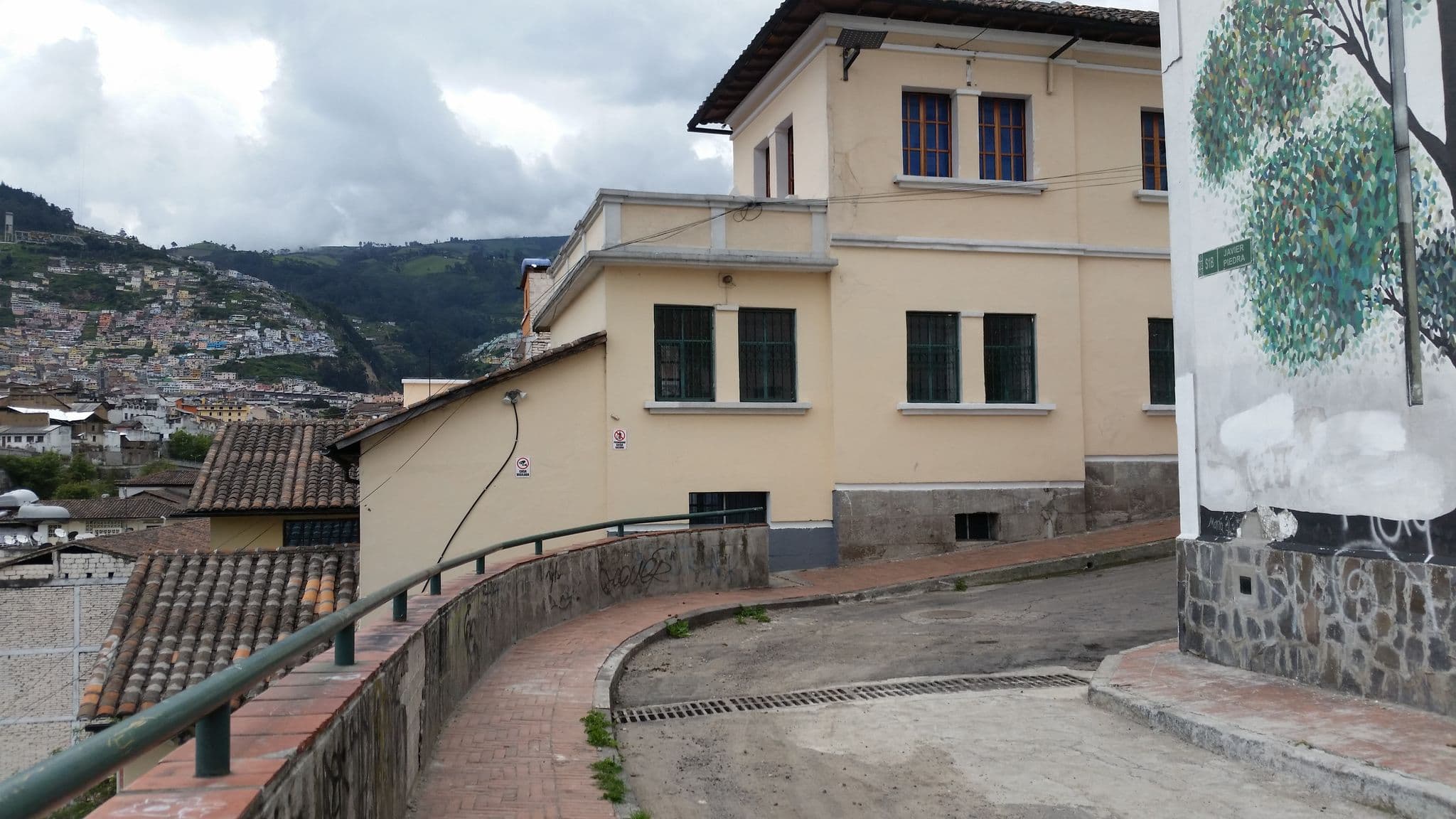 Street view near Casa Luna Loma, Quito — © ejegg (CC BY-SA · Mapillary)