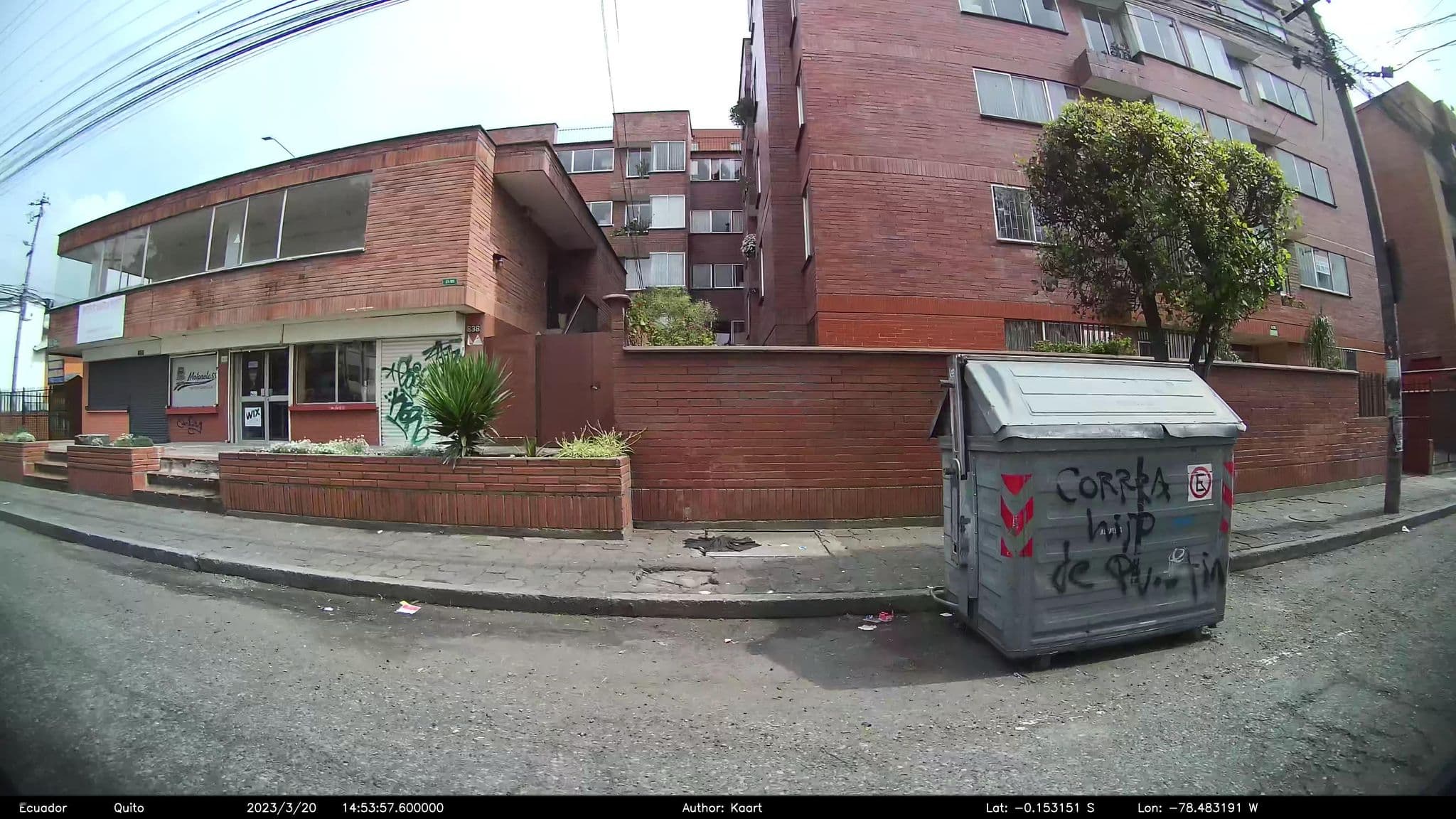 Street view near Hostal Le Pierrot, Quito — © kaart_2 (CC BY-SA · Mapillary)