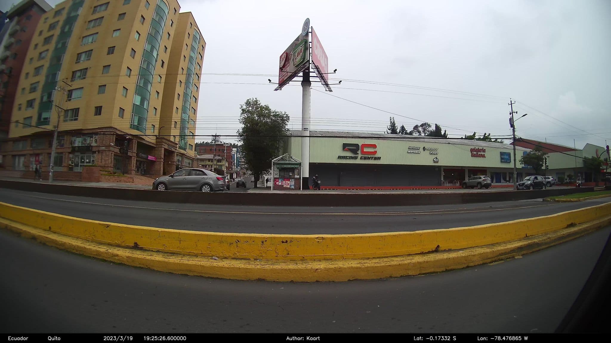 Street view near Hospedagem Quedja, Quito — © kaart_2 (CC BY-SA · Mapillary)