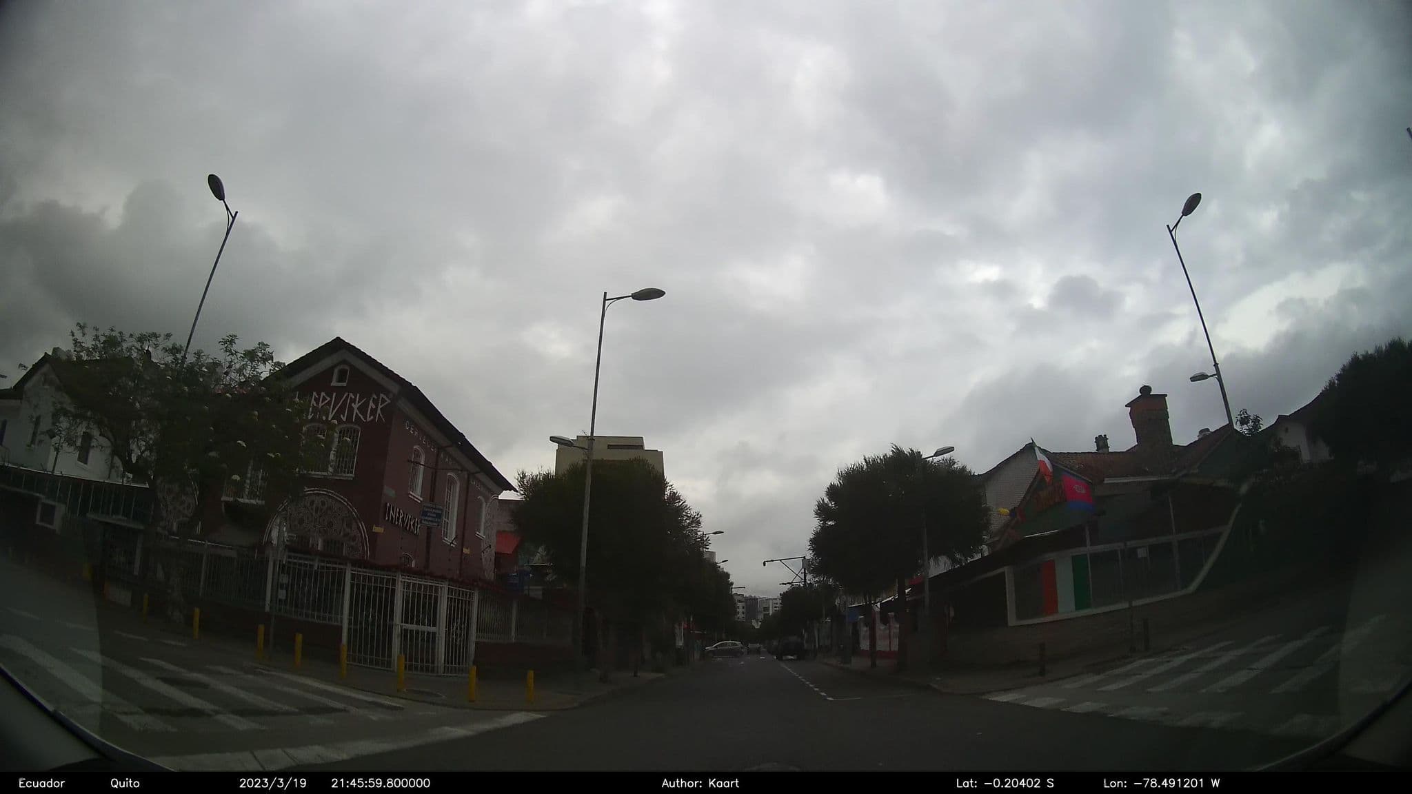 Street view near Hostal Huauki 2, Quito — © kaart_2 (CC BY-SA · Mapillary)