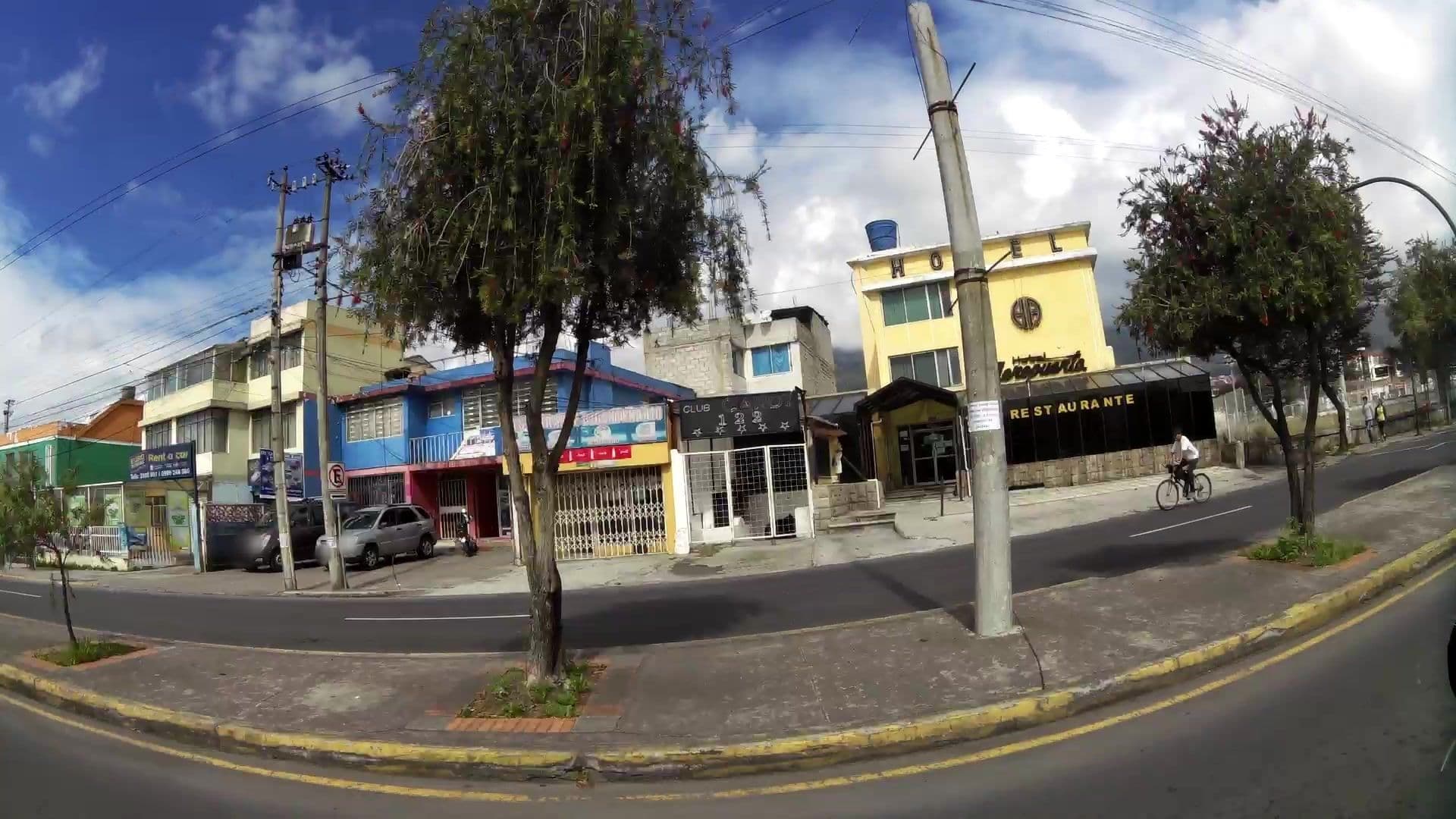 Street view near Portales del Campestre, Quito — © kaartcam (CC BY-SA · Mapillary)