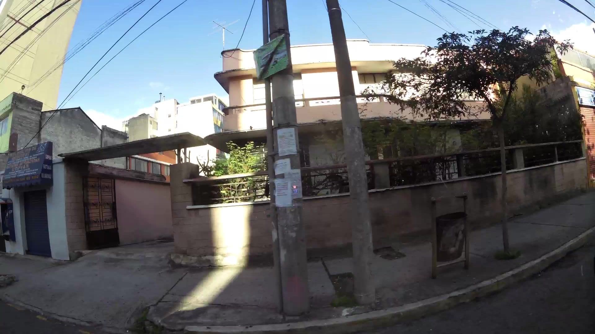 Street view near ArtPlaza, Quito — © kaartcam (CC BY-SA · Mapillary)