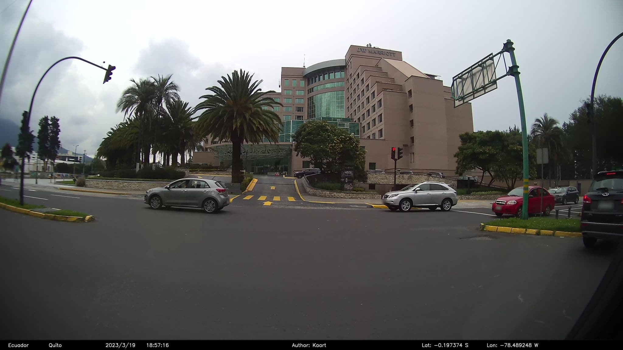 Street view near Mariott Jacuzzi And Pool, Quito — © kaart_2 (CC BY-SA · Mapillary)