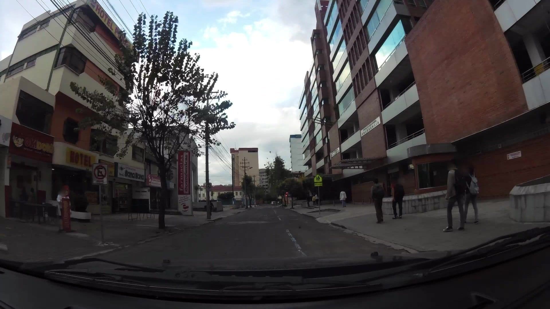 Street view near piquellan hostal, Quito — © kaartcam (CC BY-SA · Mapillary)