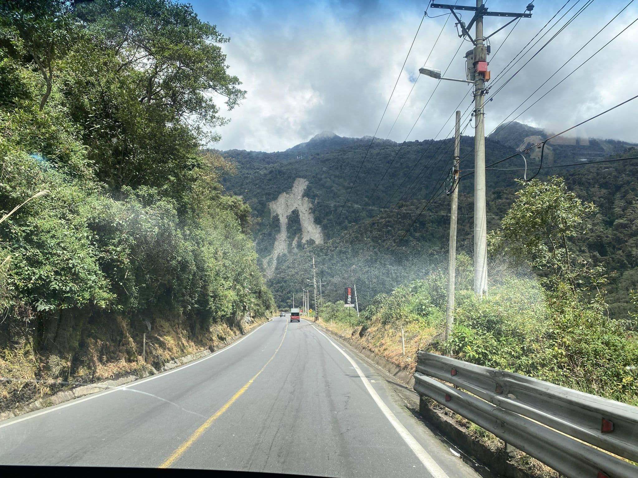 Street view near Guango Lodge, Oyambarillo — © macchiato (CC BY-SA · Mapillary)