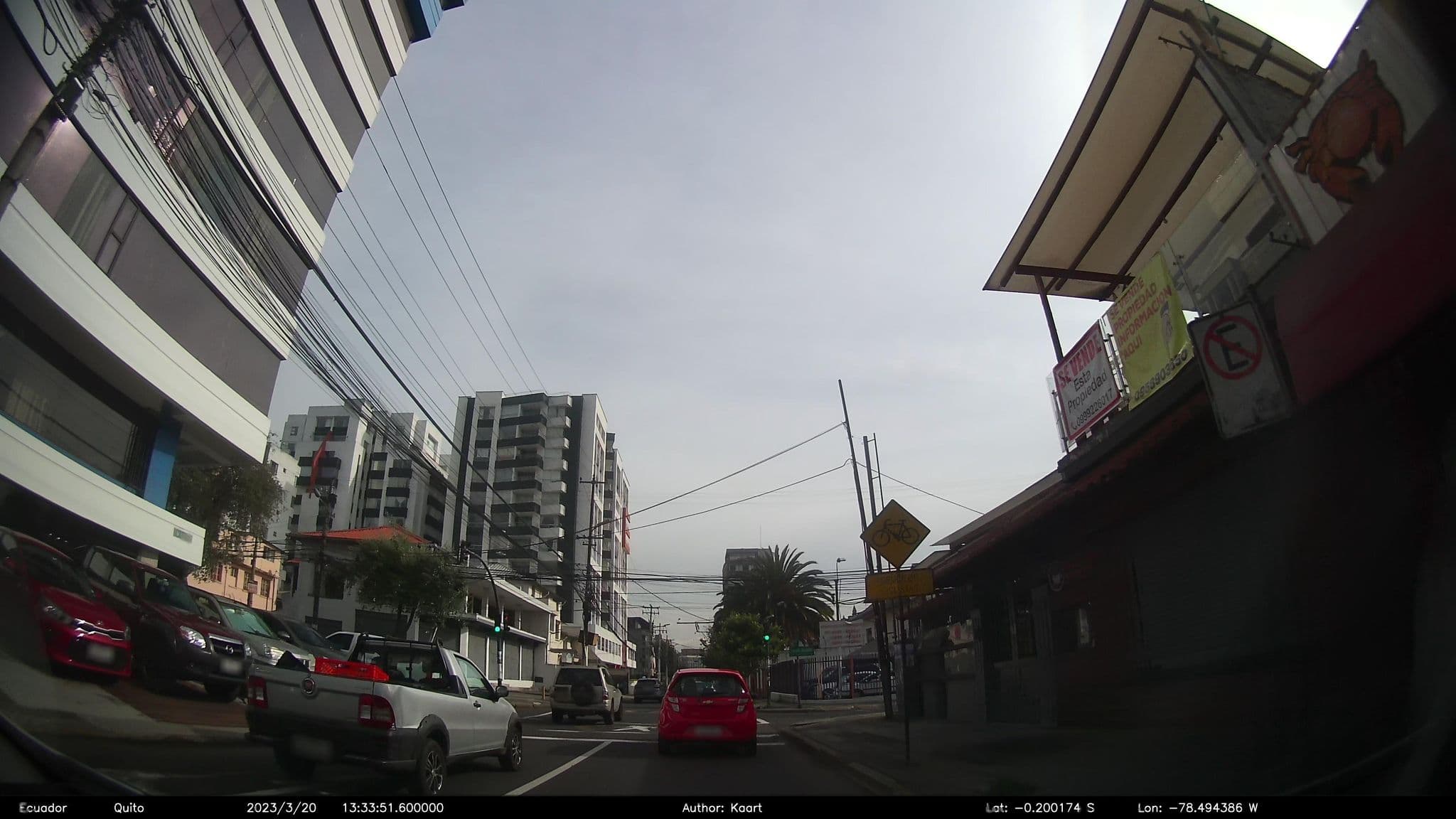 Street view near Hotel Jhomana, Quito — © kaart_2 (CC BY-SA · Mapillary)
