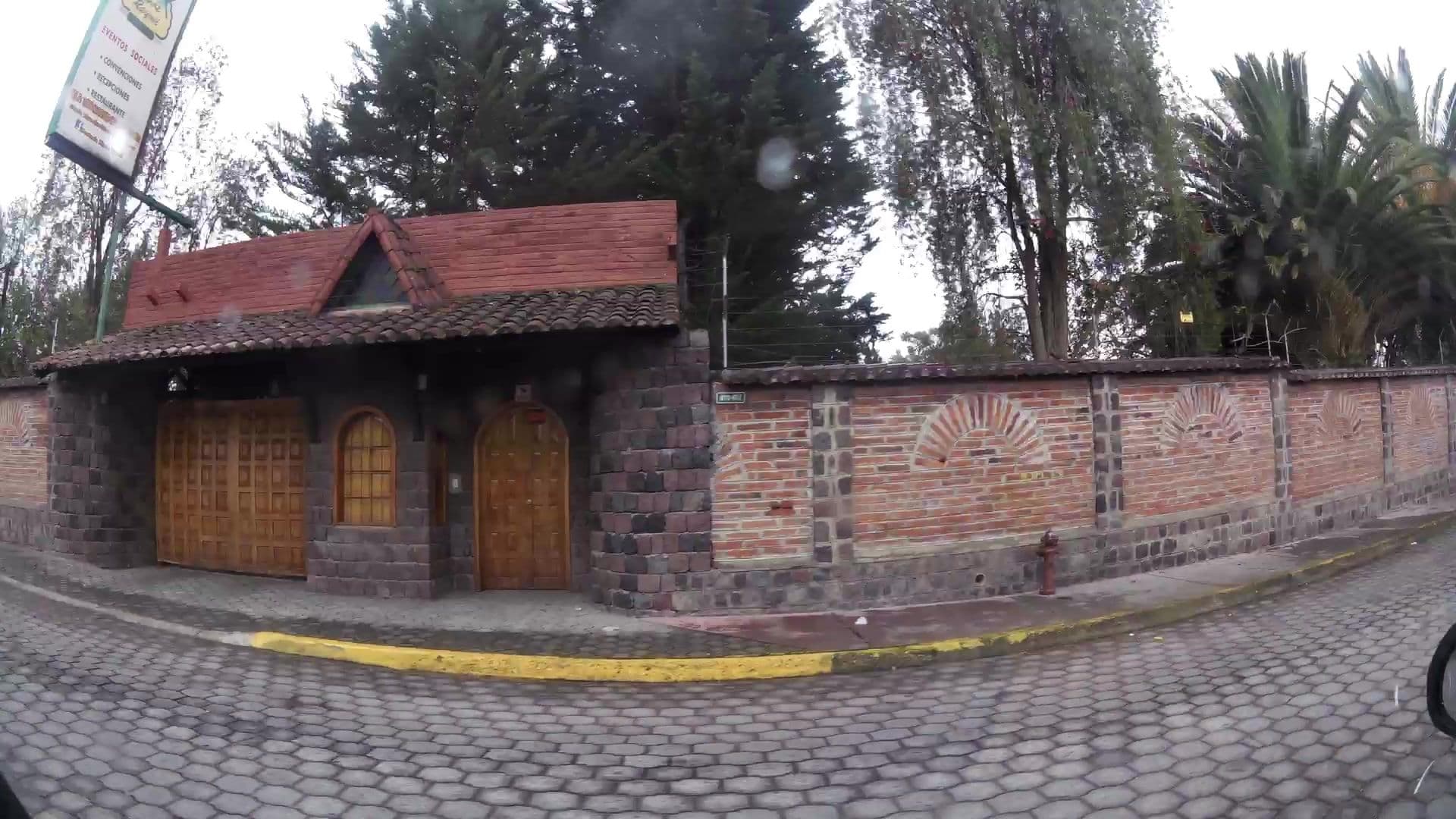 Street view near Hotel Hacienda Los Mortiños, Sangolquí — © kaartcam (CC BY-SA · Mapillary)