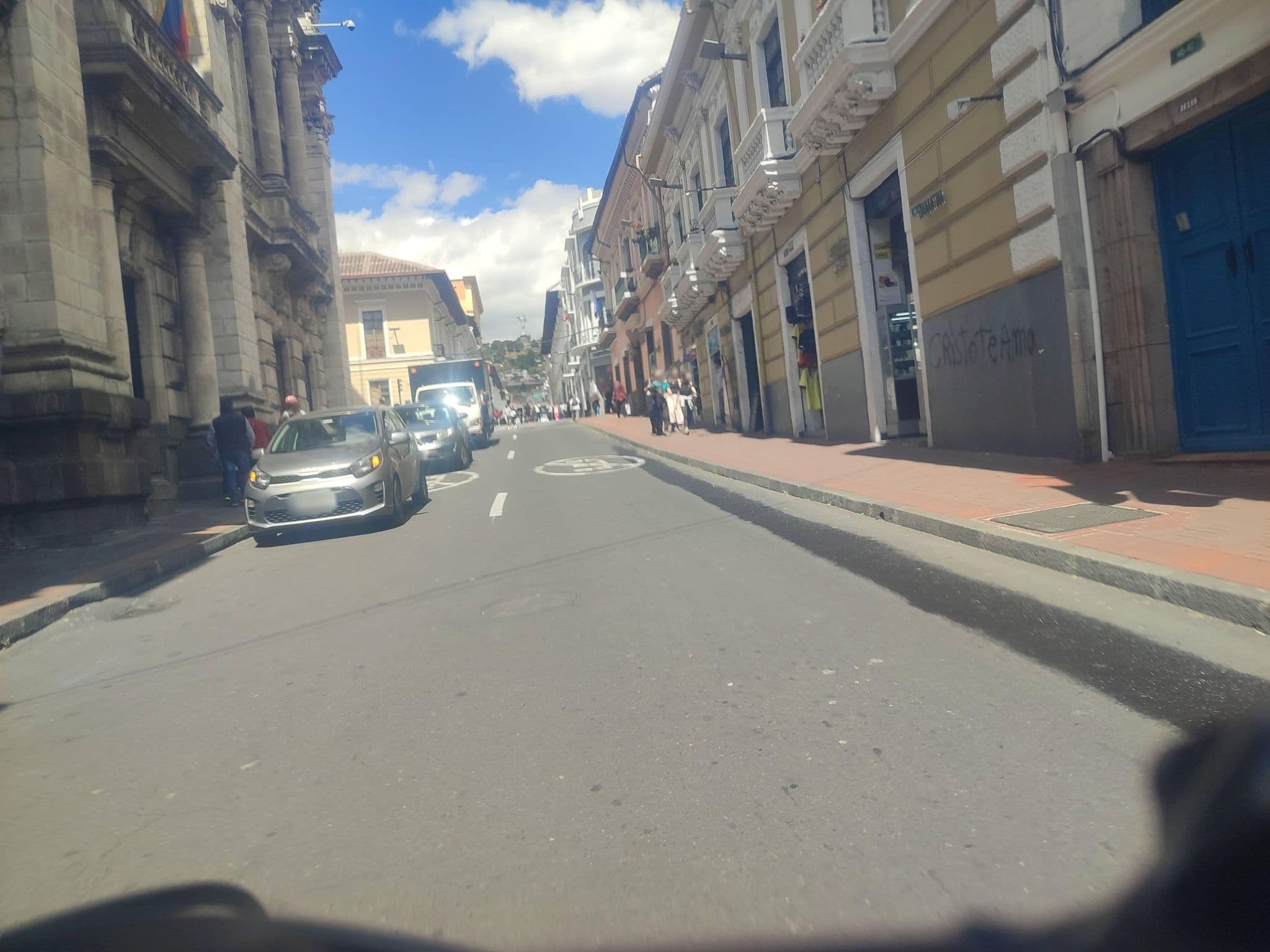 Street view near El Relicario Del Carmen, Quito — © G8AventuraBike (CC BY-SA · Mapillary)