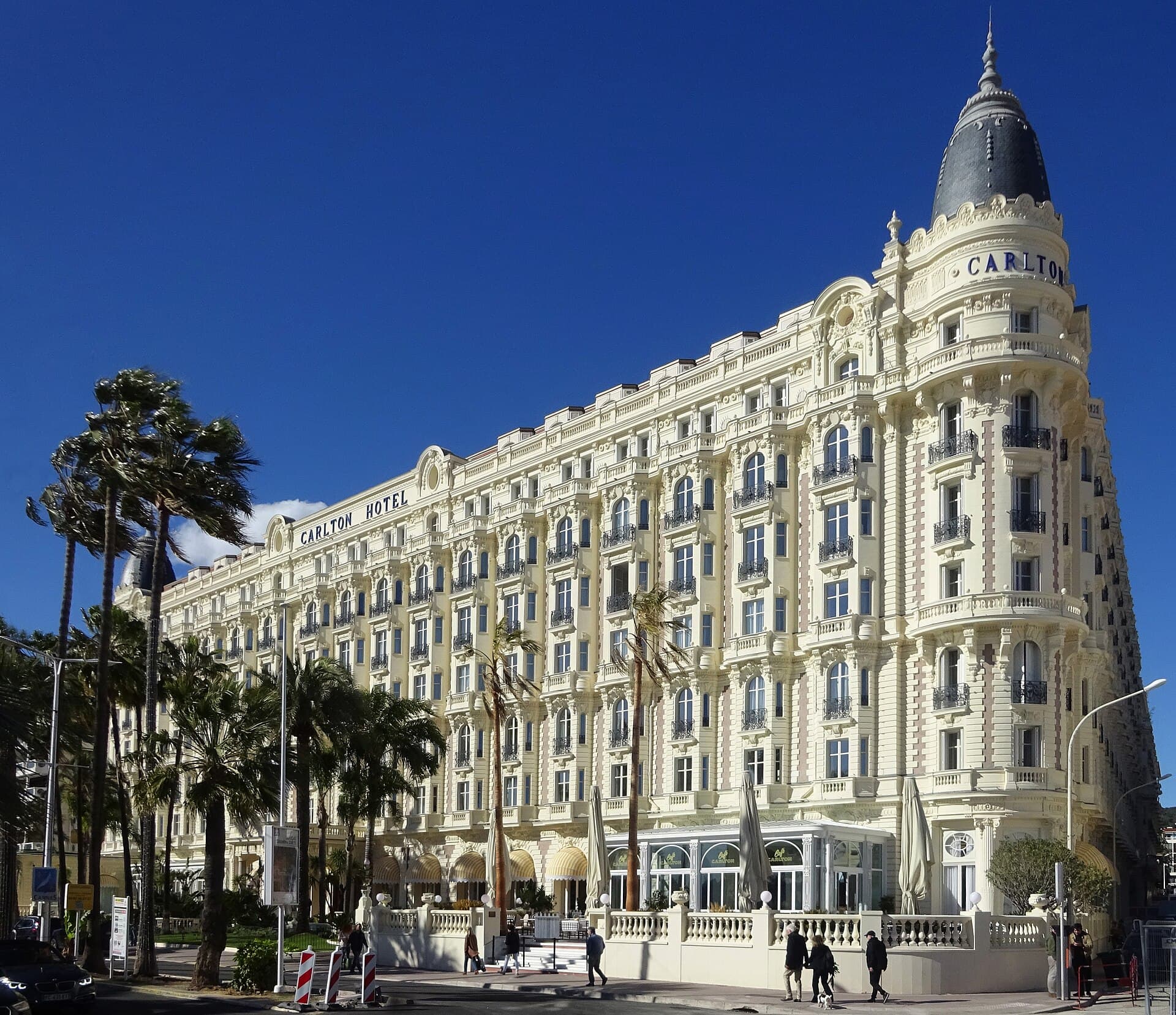 Intercontinental Carlton Cannes (via Wikimedia Commons, CC BY-SA 4.0)